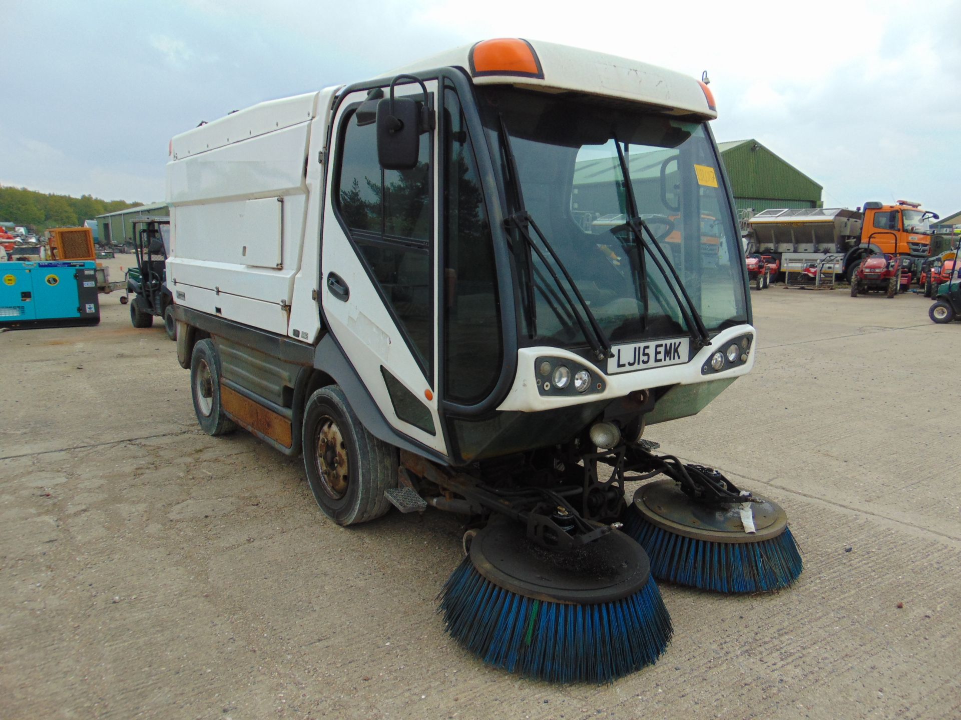 2015 Johnston CX400 EURO 5 Road Sweeper - Image 4 of 28
