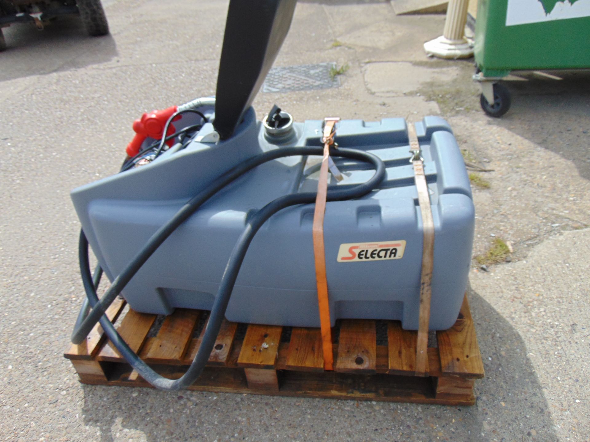 Selecta 200 Litre 50 Gall Portable Refuel Tank c/w 12Volt Pump Hose and Automatic Refuelling Nozzle - Image 4 of 14
