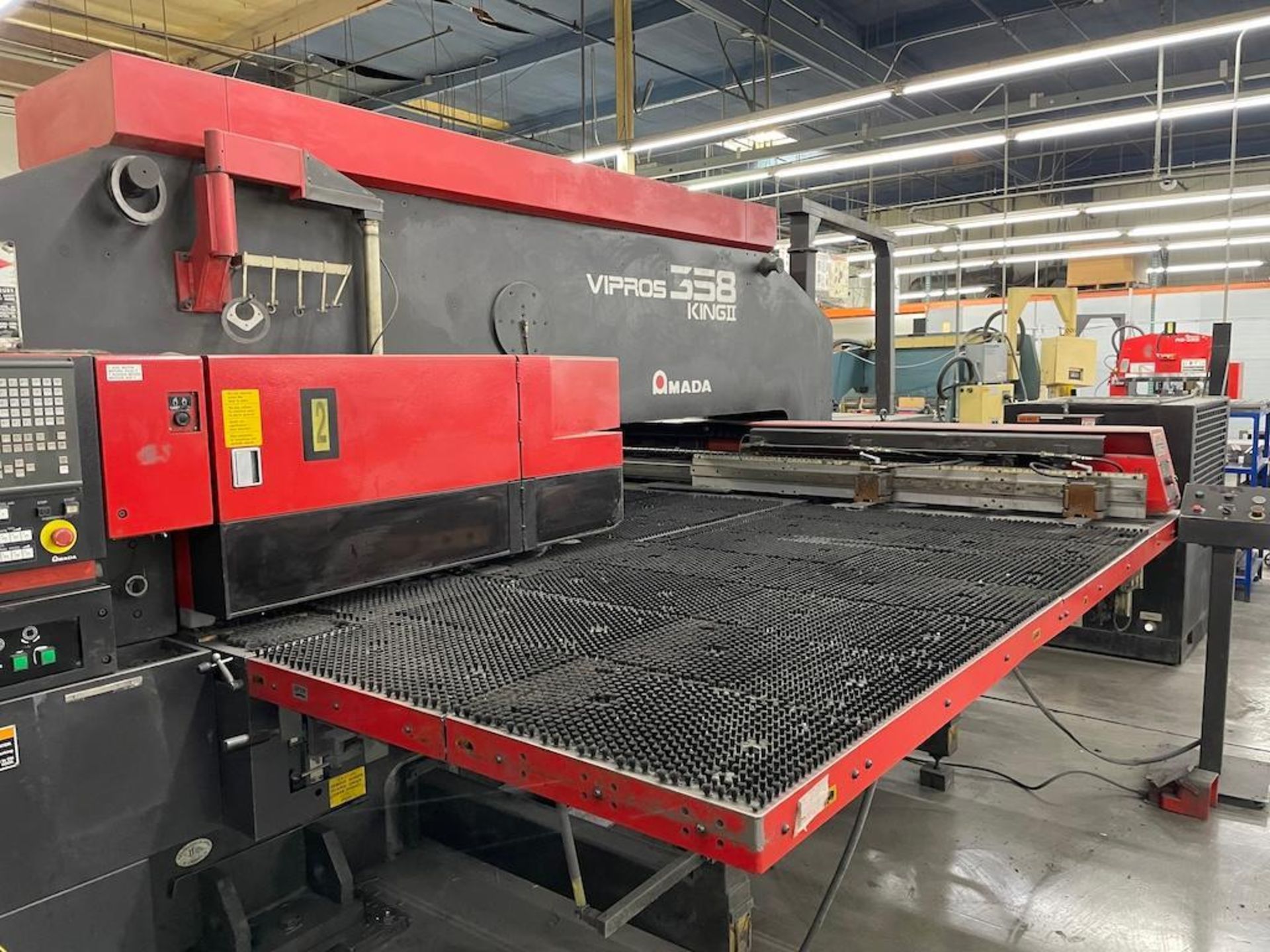 AMADA VIPROSS 358 KING II, 30 TON TURRET PUNCH, 58 STATION TURRET W 4 AUTO INDEX, TABLE TRAVEL 50 IN - Image 3 of 11