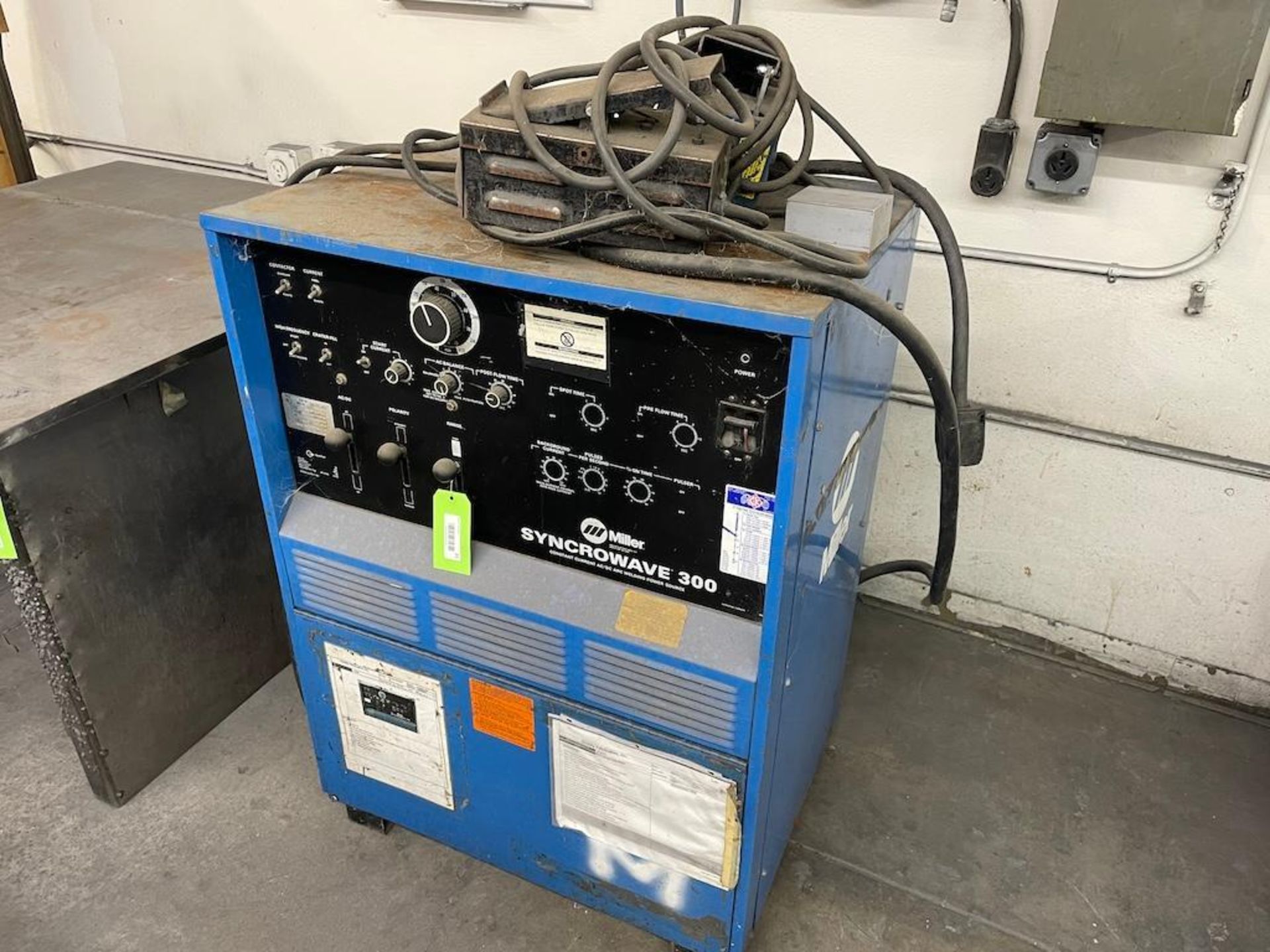 MILLER SYNCROWAVE 300 WELDER W FOOT PEDALS