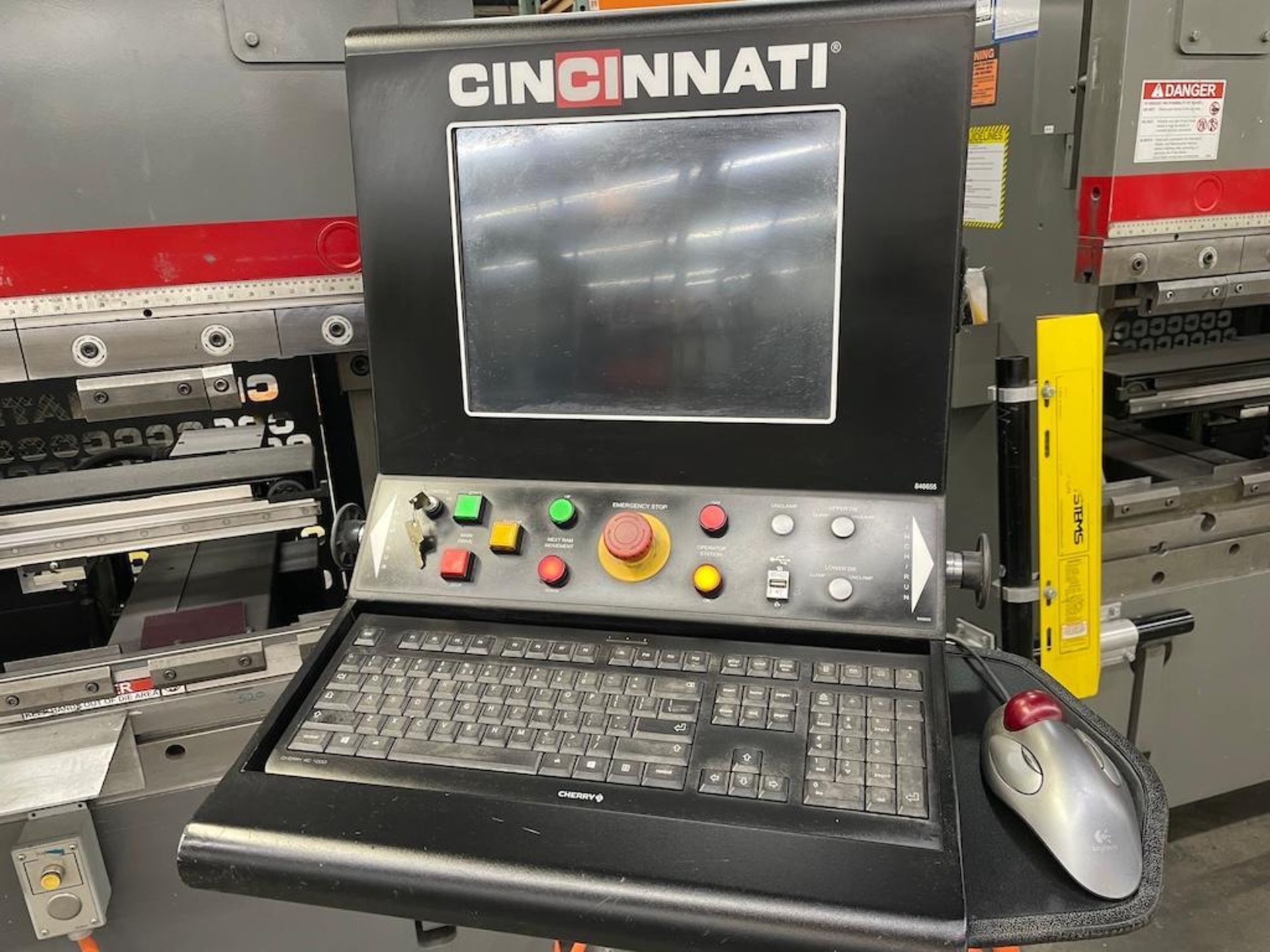 CINCINNATI 8 FT X 90 TON HYDRAULIC PRESS BRAKE MODEL 90 PF+6, 78" FT BETWEEN FRAMES, MAX STROKE 14 - Image 2 of 9