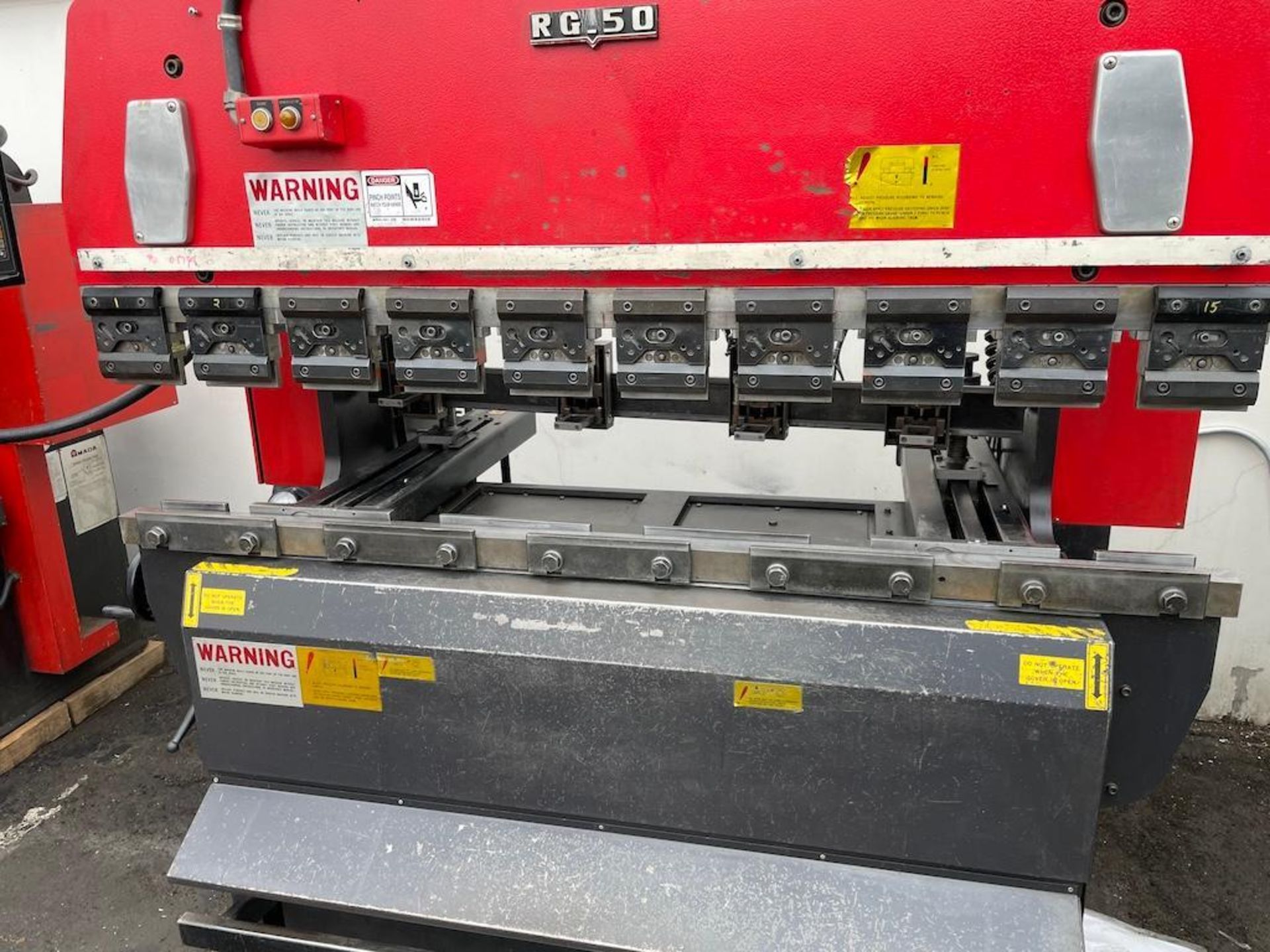 AMADA 50 TON PRESS BRAKE MODEL RG 50, 78.8 IN BED, 15.76 THROAT, NC9-EXII CONTROLS, 2 AXIS BACK - Image 3 of 6