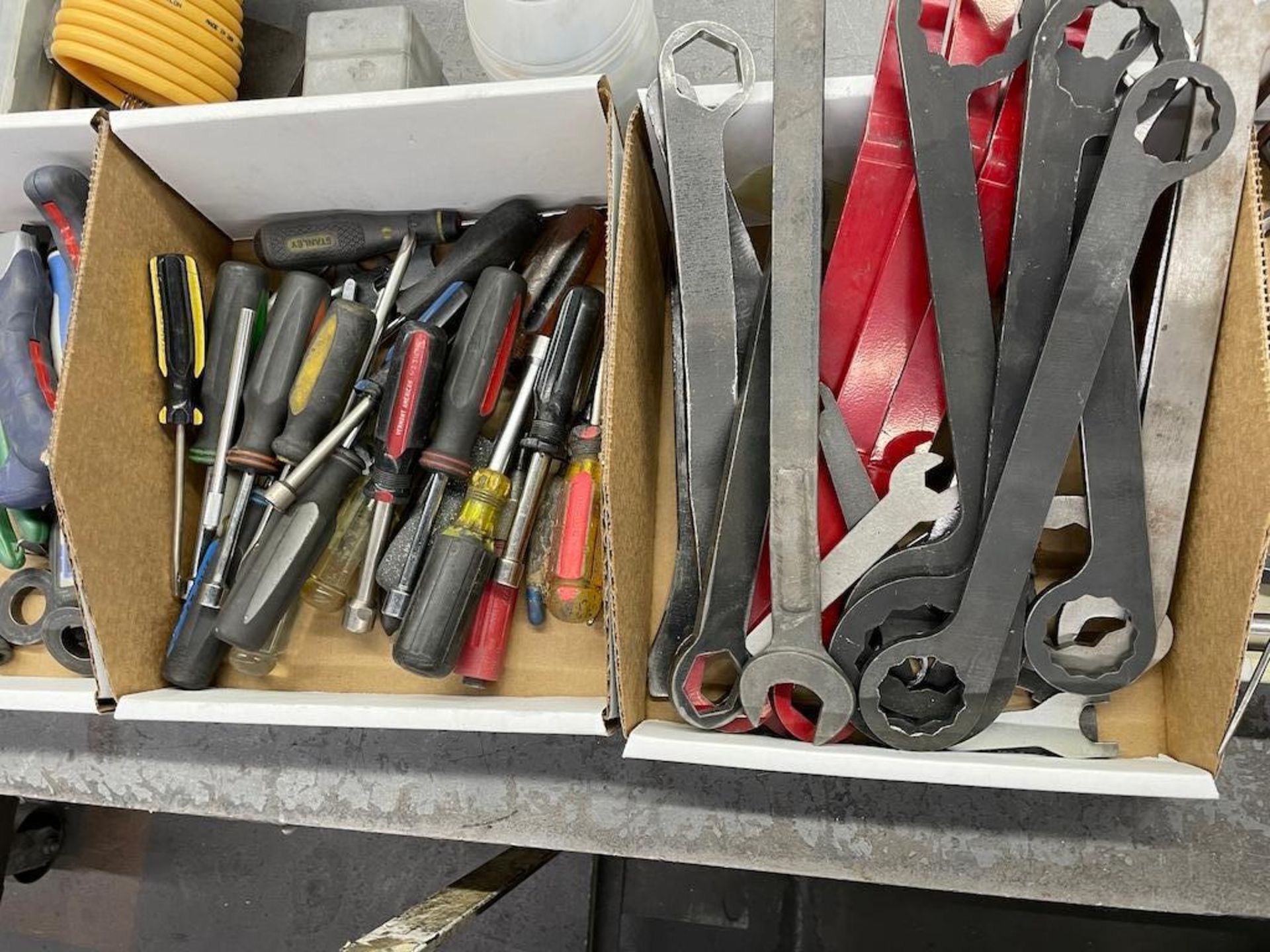 ASSORTED HAND TOOLS, PNEUMATIC, GLOVES, TAPE DISPENSERS, HEIGHT GAUGE, PLUNGER CANS, W 3 HD STEEL - Image 6 of 16