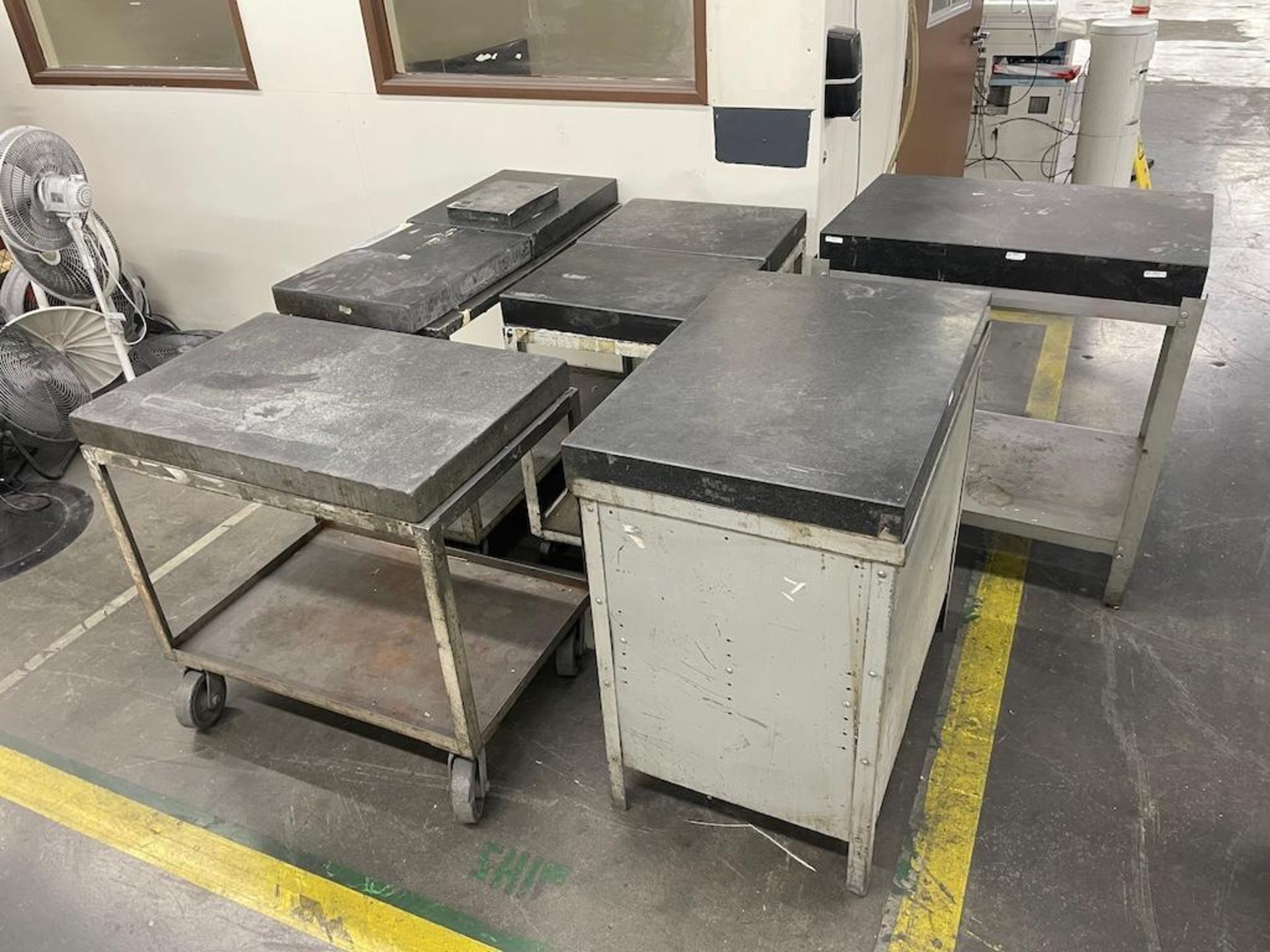 LOT 8 PRECISION MARBLE PLATES ON 6 HD CARTS INCLUDING (3) 24 IN X 36 IN, (4) 18 IN X 24 IN