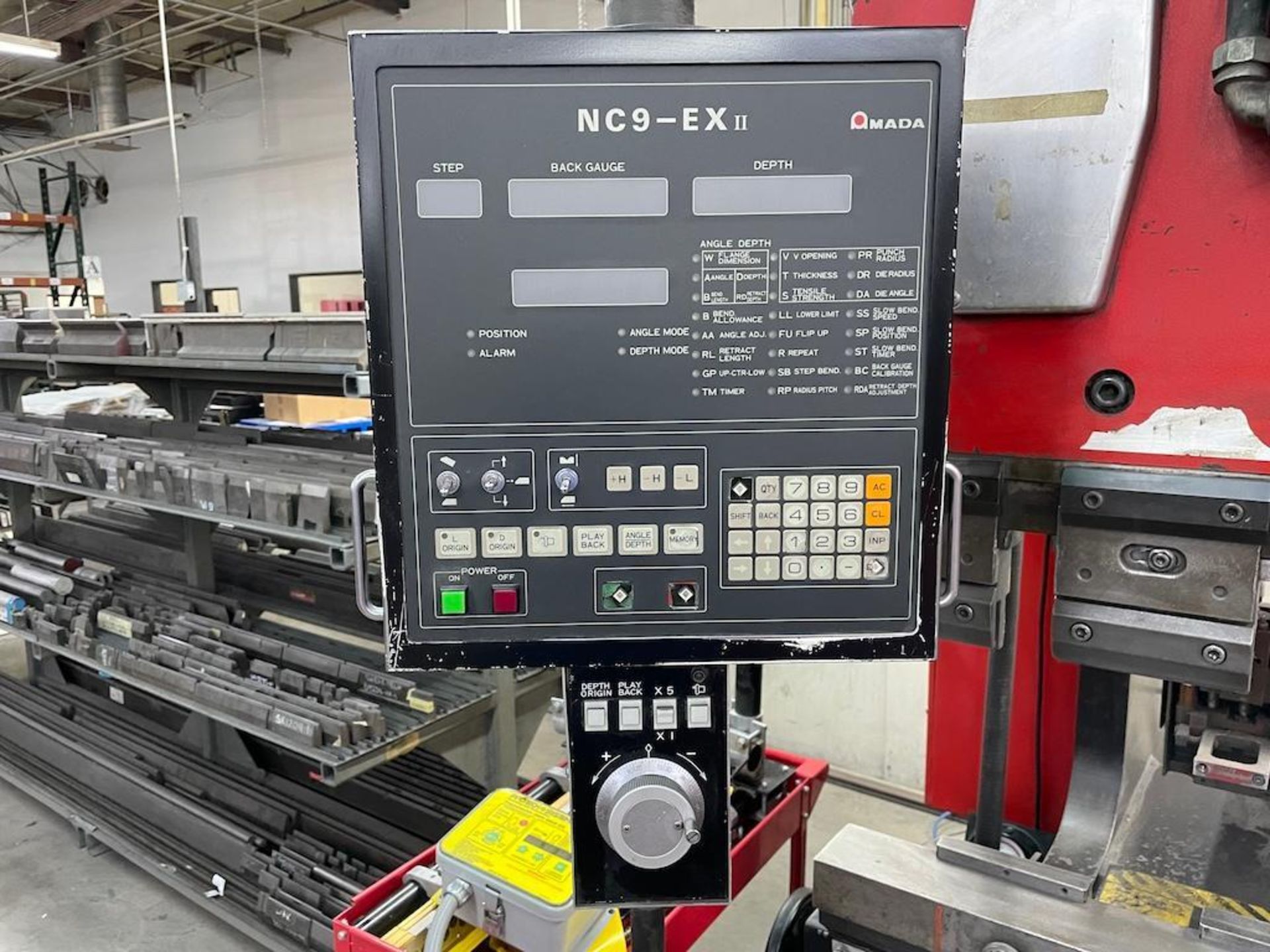 AMADA RG-125 PRESS BRAKE, 125 TON, 118.2 IN TABLE LENGTH, NC9-EXII CONTROL, 2 AXIS BACK GAUGE, 118.2 - Image 2 of 9