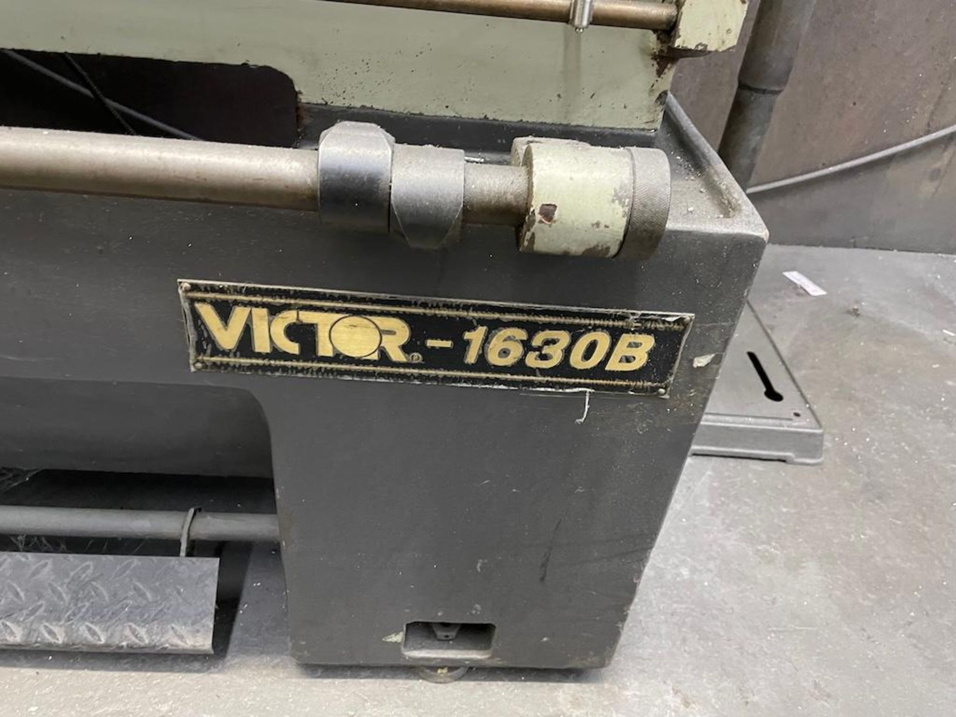 VICTOR LATHE MODEL 1630B, 16 IN X 30 IN, 8 IN 3 JAW CHUCK, TAILSTOCK, TOOL POST, NEWALL DRO, PLUS - Image 6 of 11