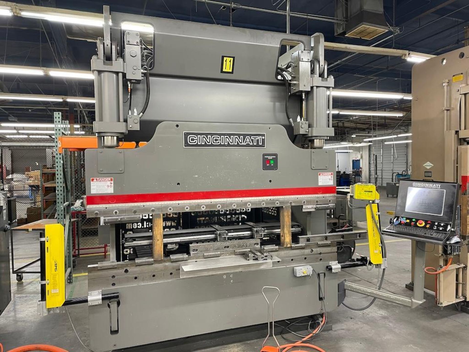 CINCINNATI 8 FT X 90 TON HYDRAULIC PRESS BRAKE MODEL 90 PF+6, 78" FT BETWEEN FRAMES, MAX STROKE 14