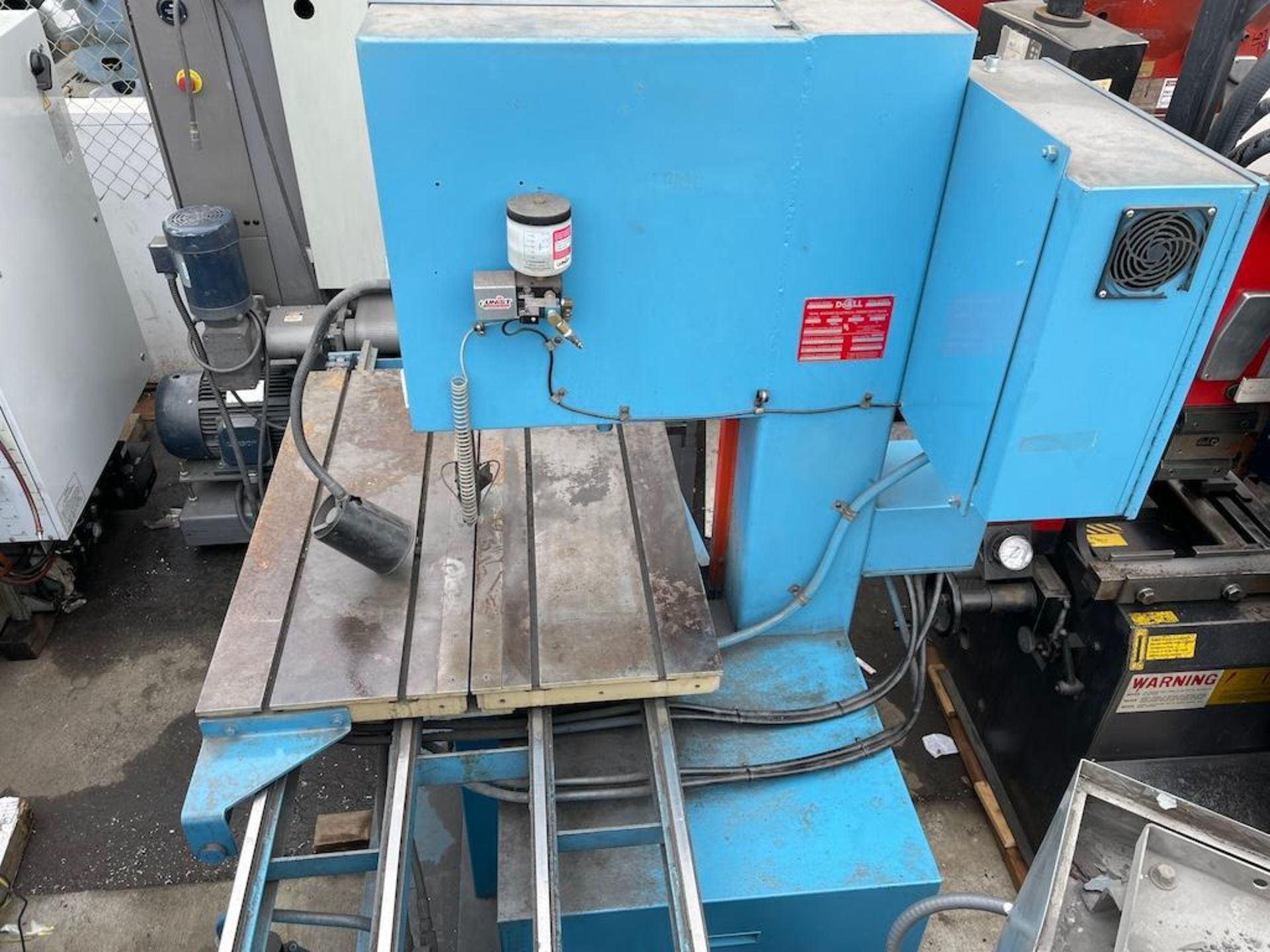 DOALL VERTICAL BANDSAW, MODEL 2013-V3, 20 IN THROAT, 2000, SN 526-00385 [USP] *NOTE: MOVED OUTSIDE