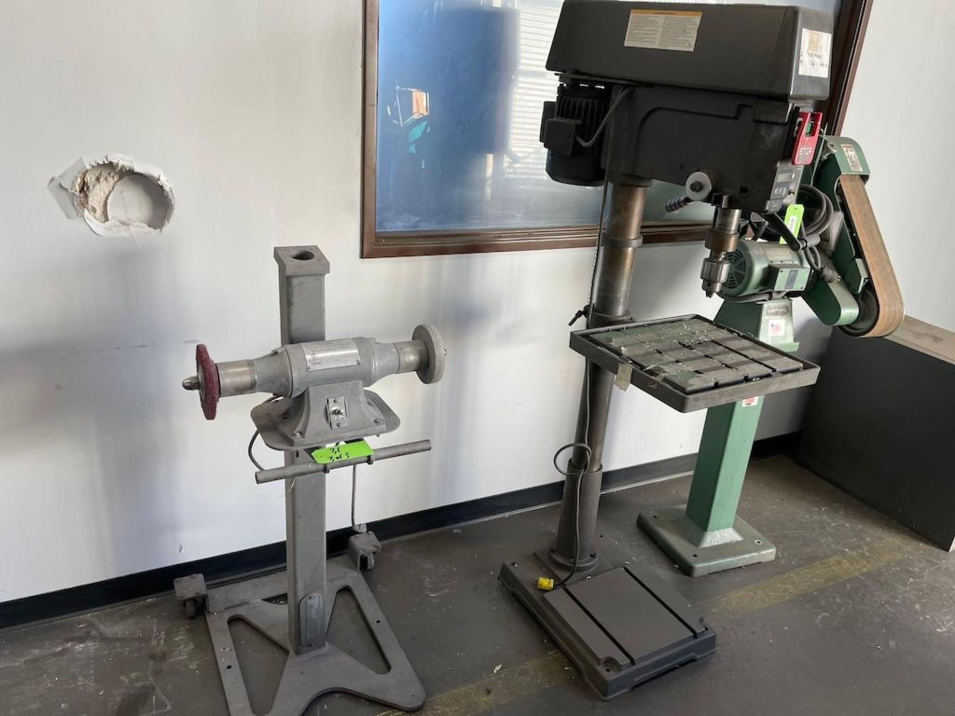 LOT: CRAFTSMAN 15 IN DRILL PRESS, 1 HP, DAYTON 20 IN DRILL PRESS, PALMGREN 8 IN BUFFER - Image 4 of 8