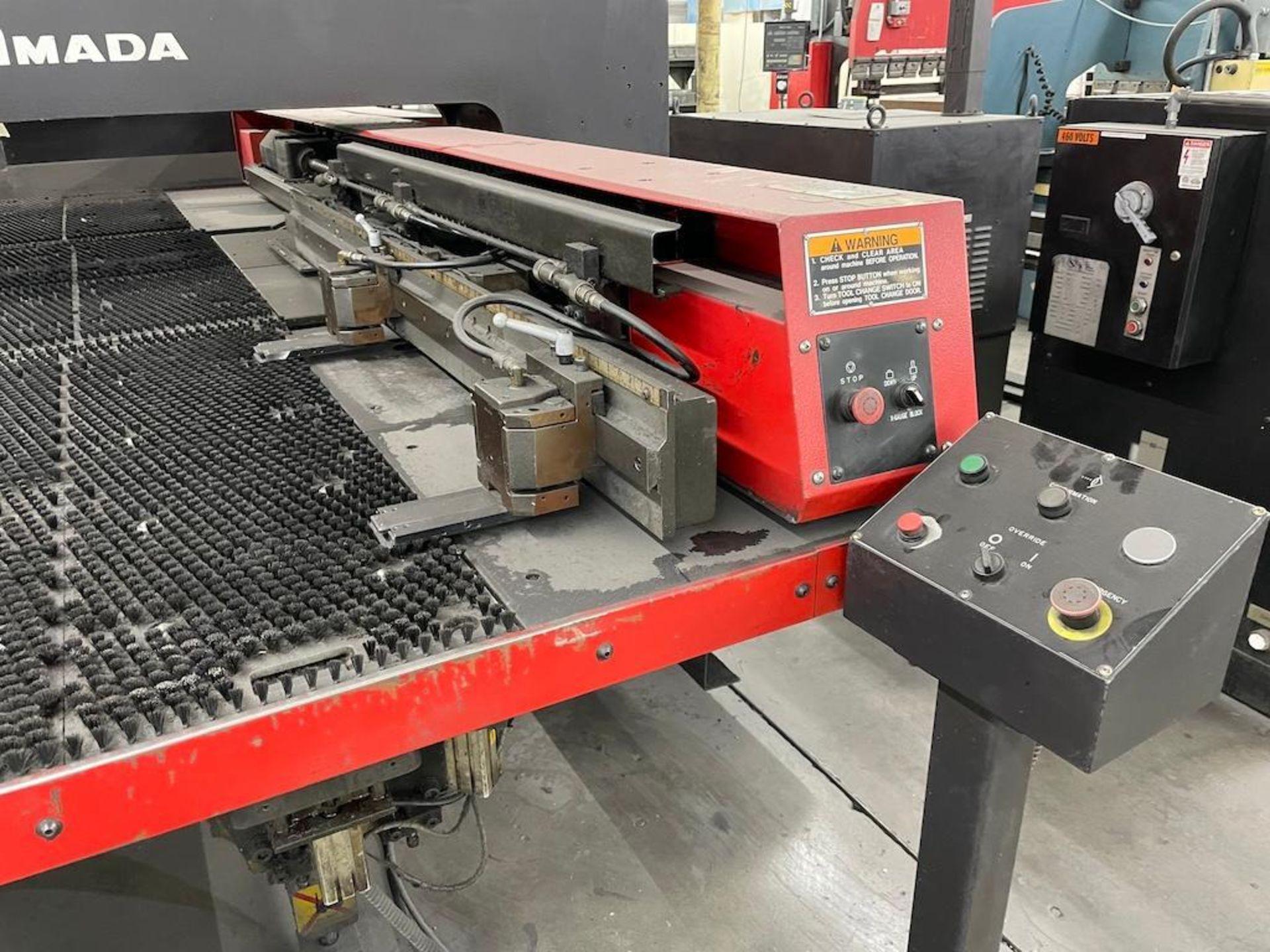 AMADA VIPROSS 358 KING II, 30 TON TURRET PUNCH, 58 STATION TURRET W 4 AUTO INDEX, TABLE TRAVEL 50 IN - Image 6 of 11