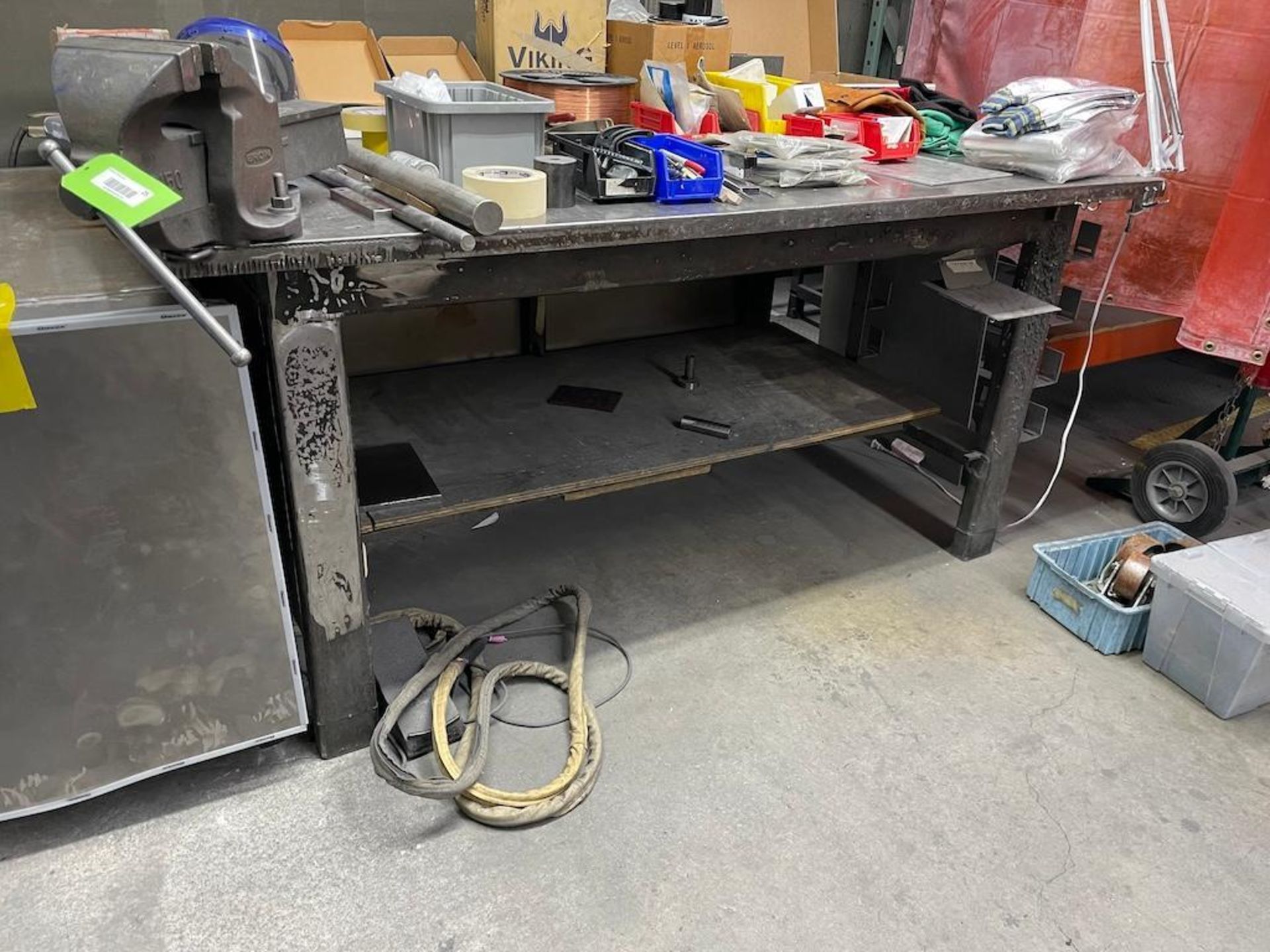 HEAVY DUTY WELDING TABLE 6 FT X 4 FT, 1-1/4 IN THICK PLATE W 6 IN VISE [EXCLUDING CONTENTS]