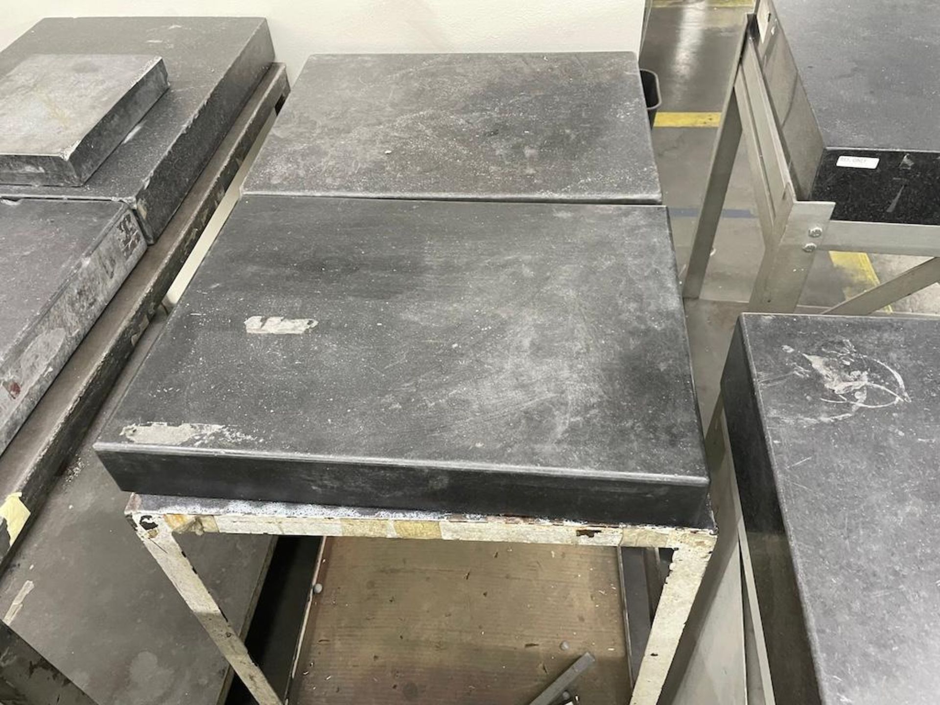 LOT 8 PRECISION MARBLE PLATES ON 6 HD CARTS INCLUDING (3) 24 IN X 36 IN, (4) 18 IN X 24 IN - Image 4 of 7