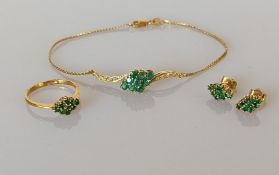 An emerald and yellow gold bracelet, earrings and ring set, stamped 750, 7.8g