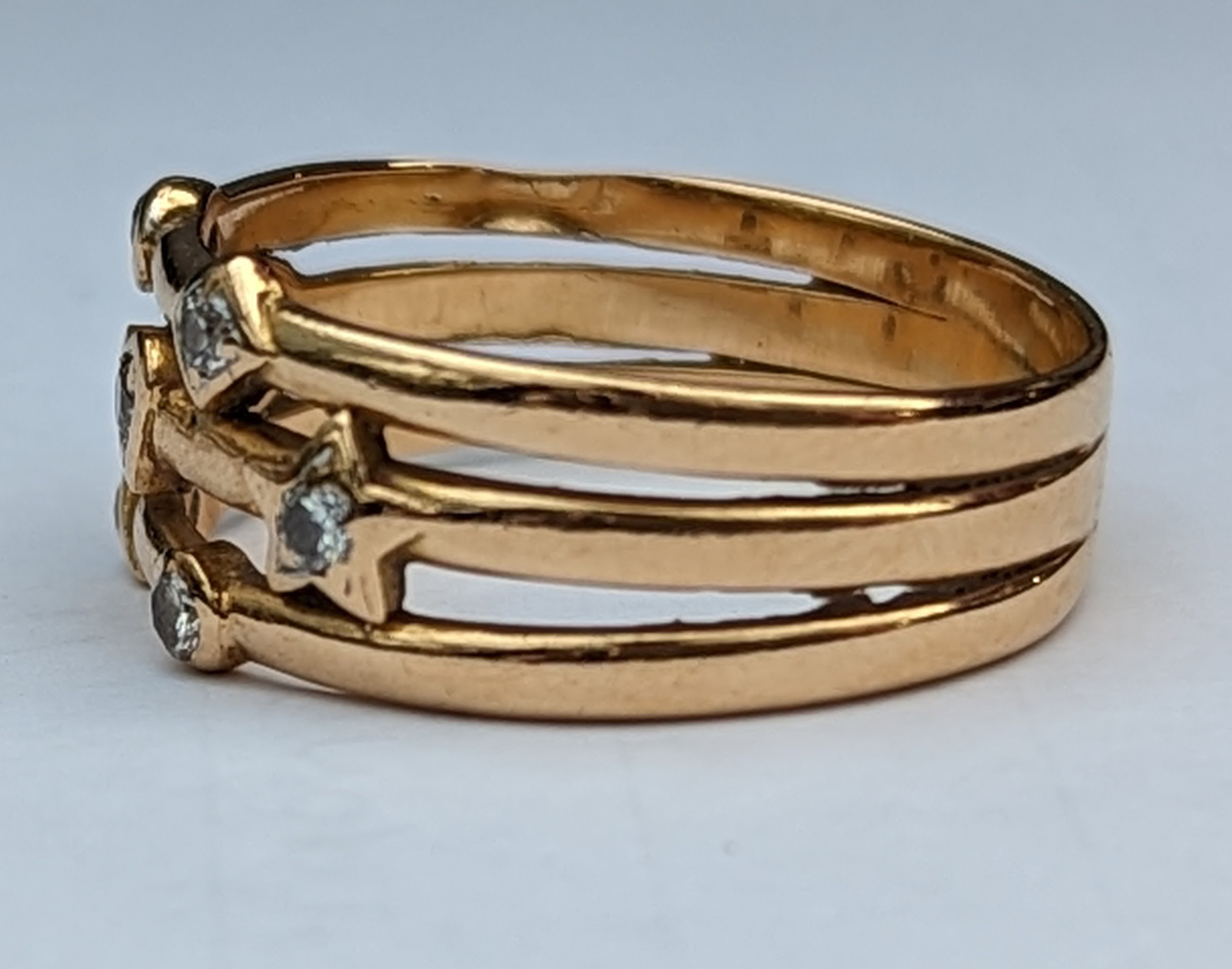 A yellow gold split shank ring with diamond decoration, size O, unmarked but test for 14ct, 4.2g - Image 2 of 4