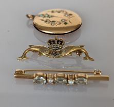 Royal Navy Submarine Service 9ct gold and enamel sweetheart brooch, 40mm;