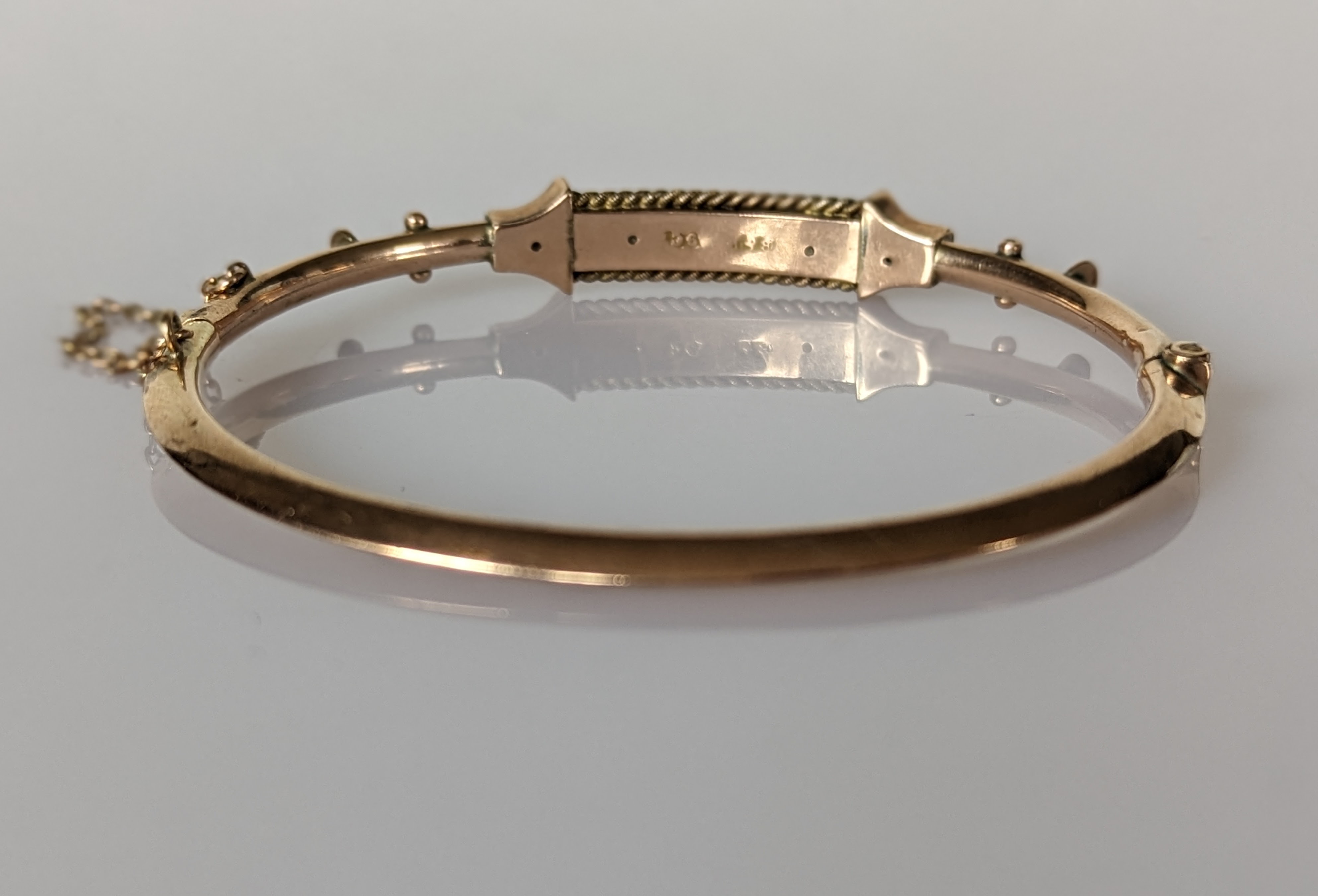 An Etruscan-style gold hinged bangle with sapphire and seed pearl decoration, stamped 9ct - Image 4 of 4