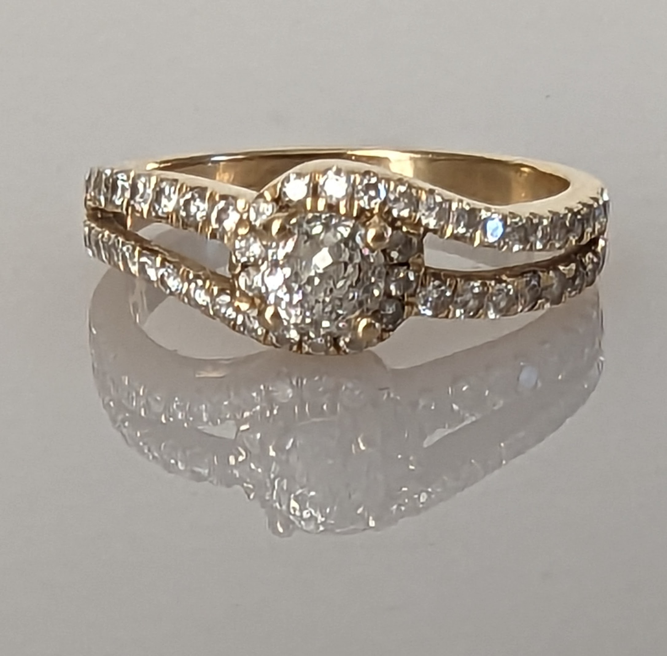 A solitaire diamond ring with split shoulder shank, decorated with diamonds to both sides - Image 3 of 8