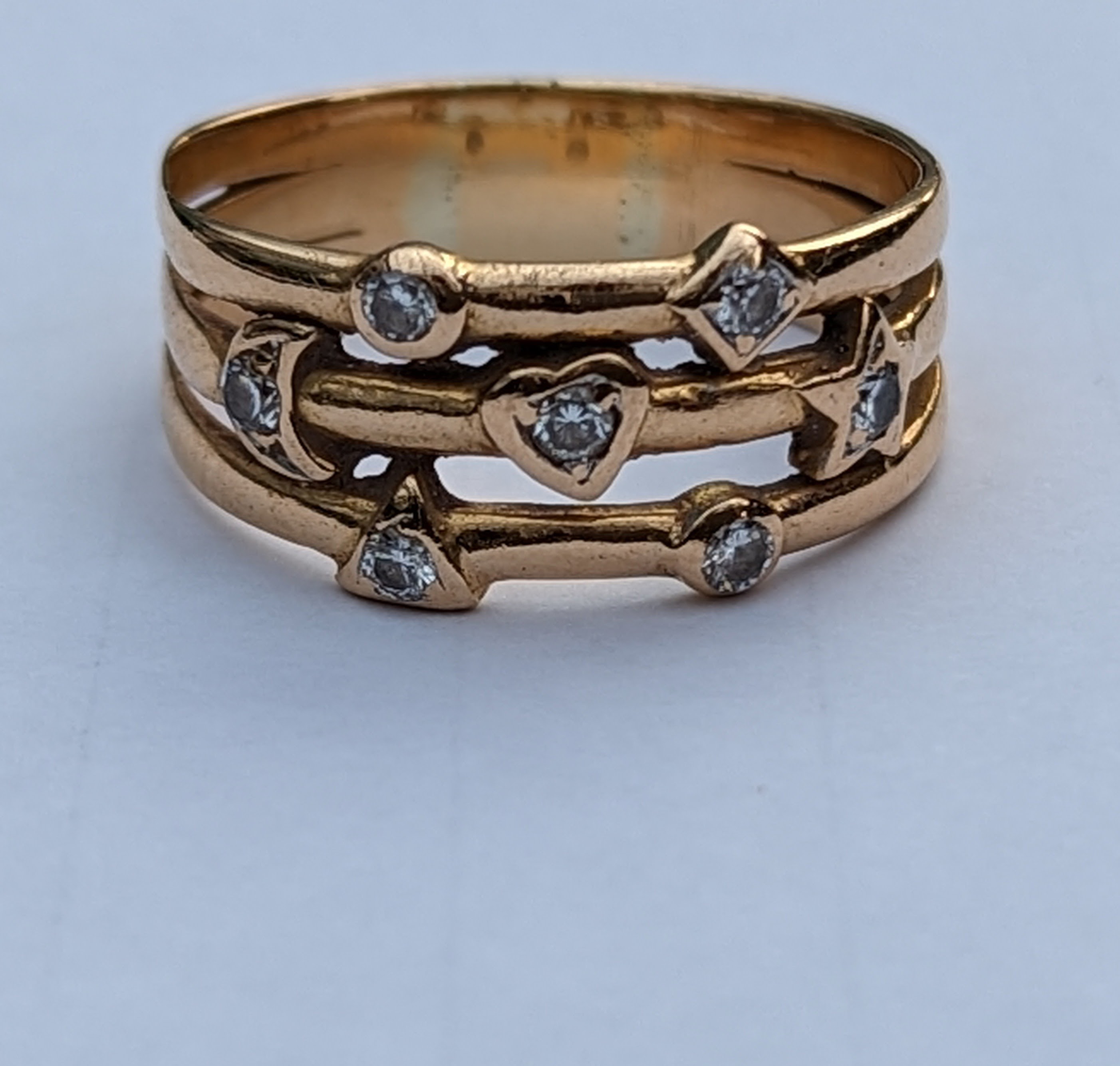 A yellow gold split shank ring with diamond decoration, size O, unmarked but test for 14ct, 4.2g - Image 4 of 4