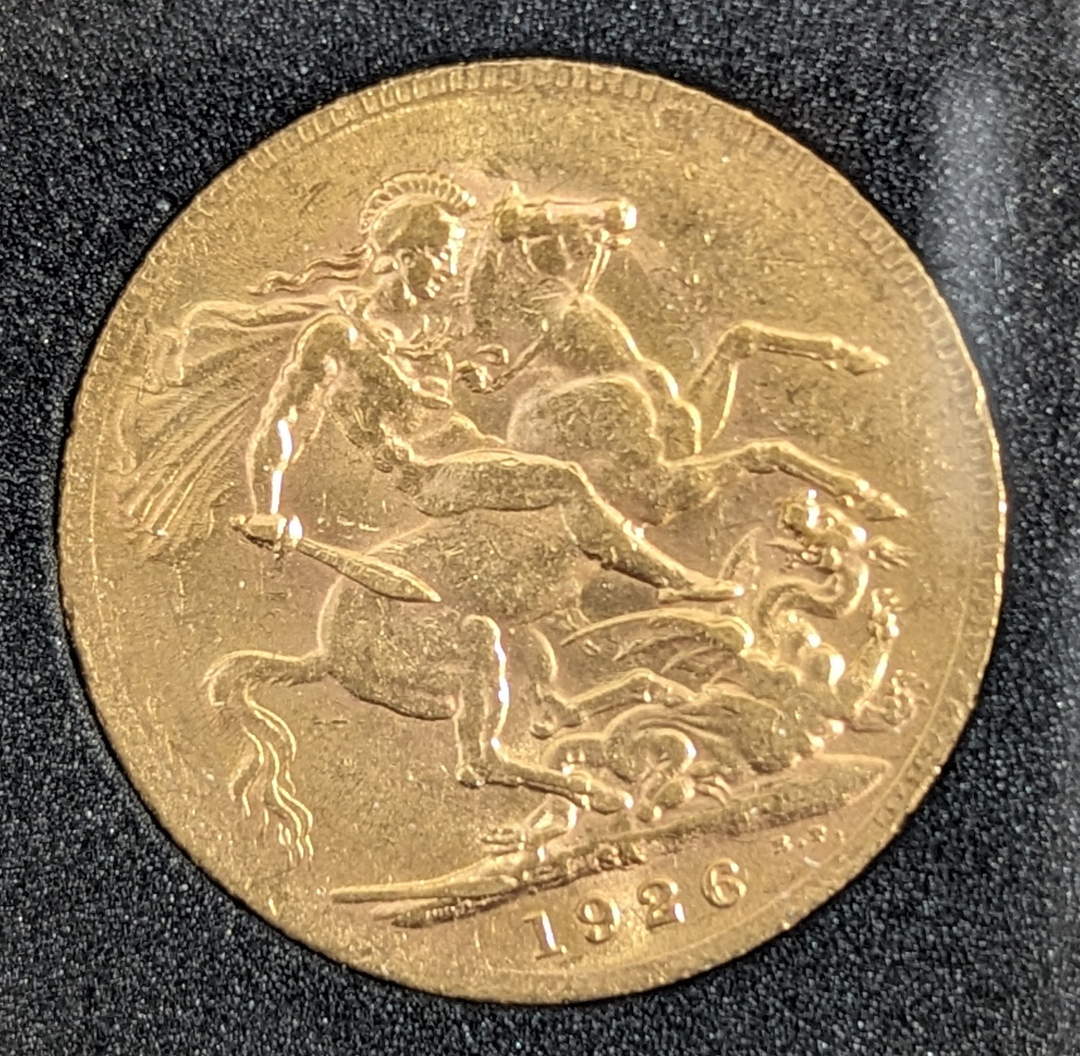 A cased George V full gold sovereign, South African mint, 1926, with outer box - Image 2 of 4