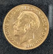 A cased George V full gold sovereign, South African mint, 1926, with outer box