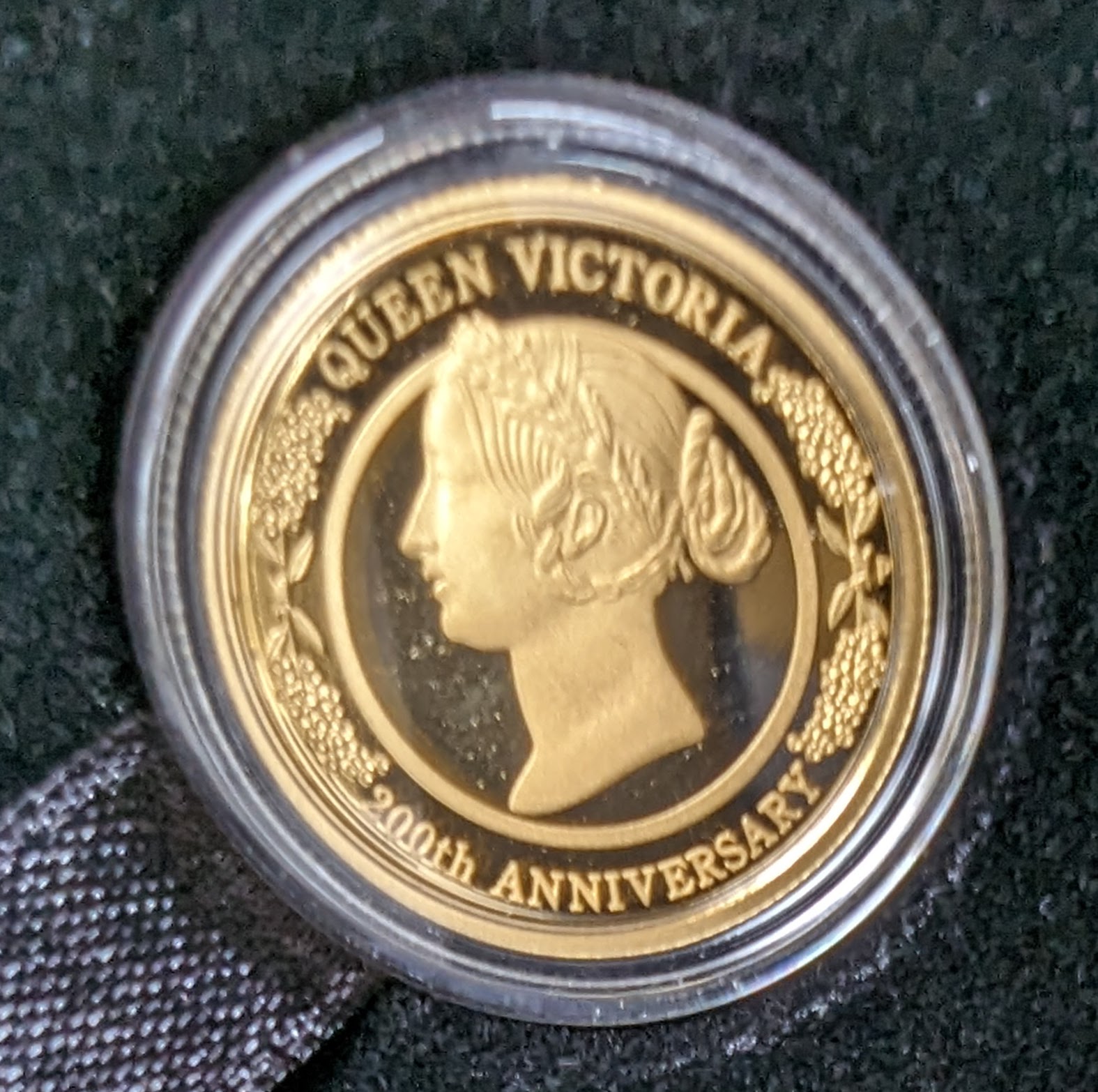 The Perth Mint 2019 Queen Victoria 200th Anniversary 1/4oz Gold Proof Coin, 7,77g, with CAO  - Image 2 of 2