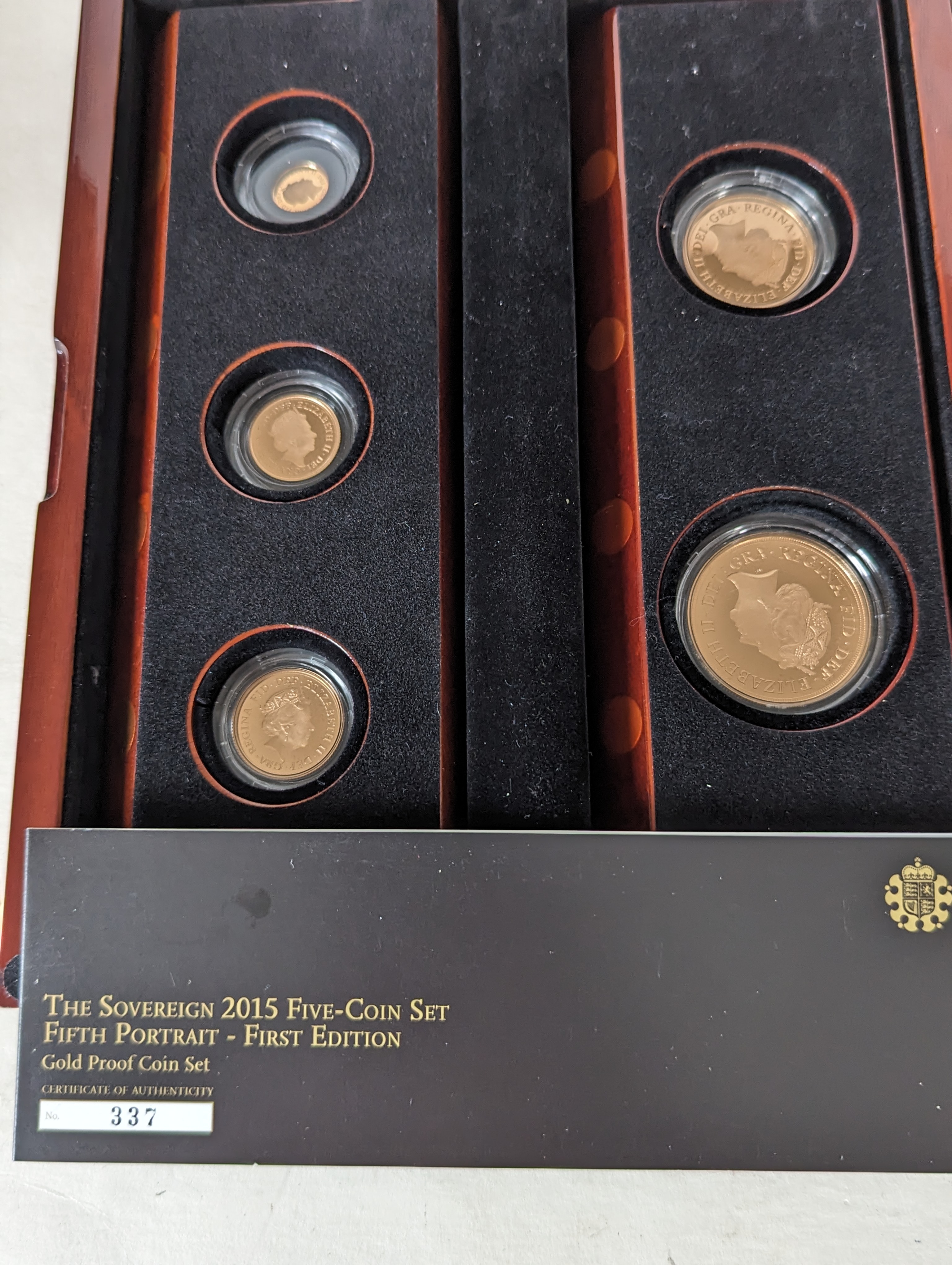 The Royal Mint 2015 Five Coin Gold Proof Sovereign Coin Set, Fifth Portrait, First Edition, Limited  - Image 3 of 8