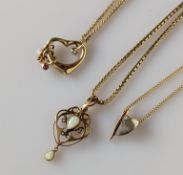 An Art Nouveau yellow gold and opal carved pendant chain, 40mm, chain 53 cm