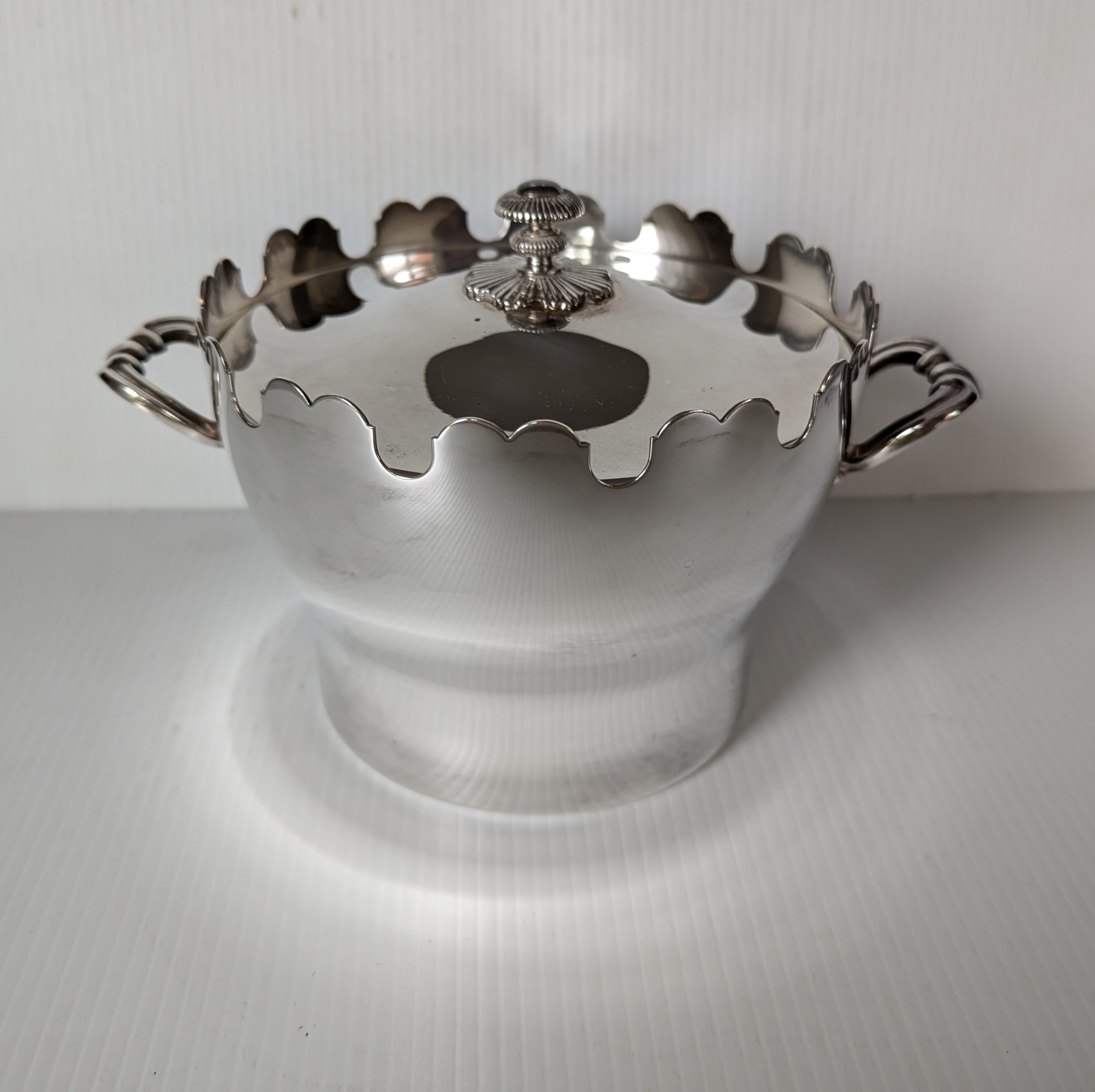 A Christofle silver plated Gallia collection ice pail with cast handles and weighted lid, 16cm diame - Image 4 of 5