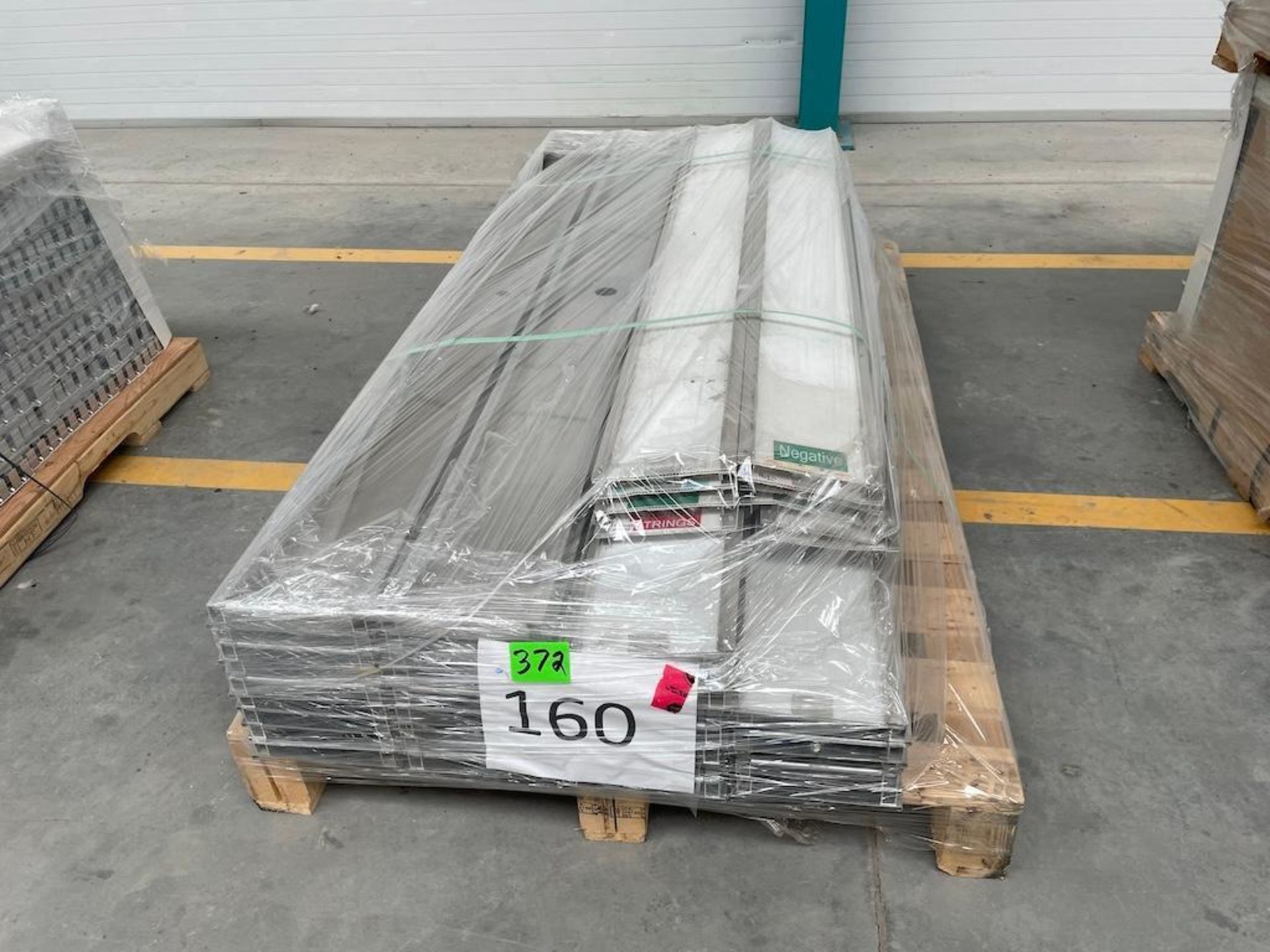LOT (26) SKIDS ALUMINUM EXTRUSIONS, SOME SKIDS UP TO 470 KG AND 28 FT LONG [MATANE] *PLEASE NOTE, EX - Image 16 of 40