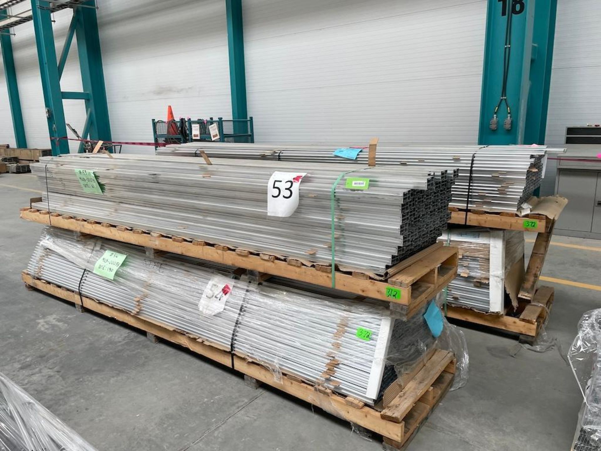 LOT (26) SKIDS ALUMINUM EXTRUSIONS, SOME SKIDS UP TO 470 KG AND 28 FT LONG [MATANE] *PLEASE NOTE, EX - Image 11 of 40