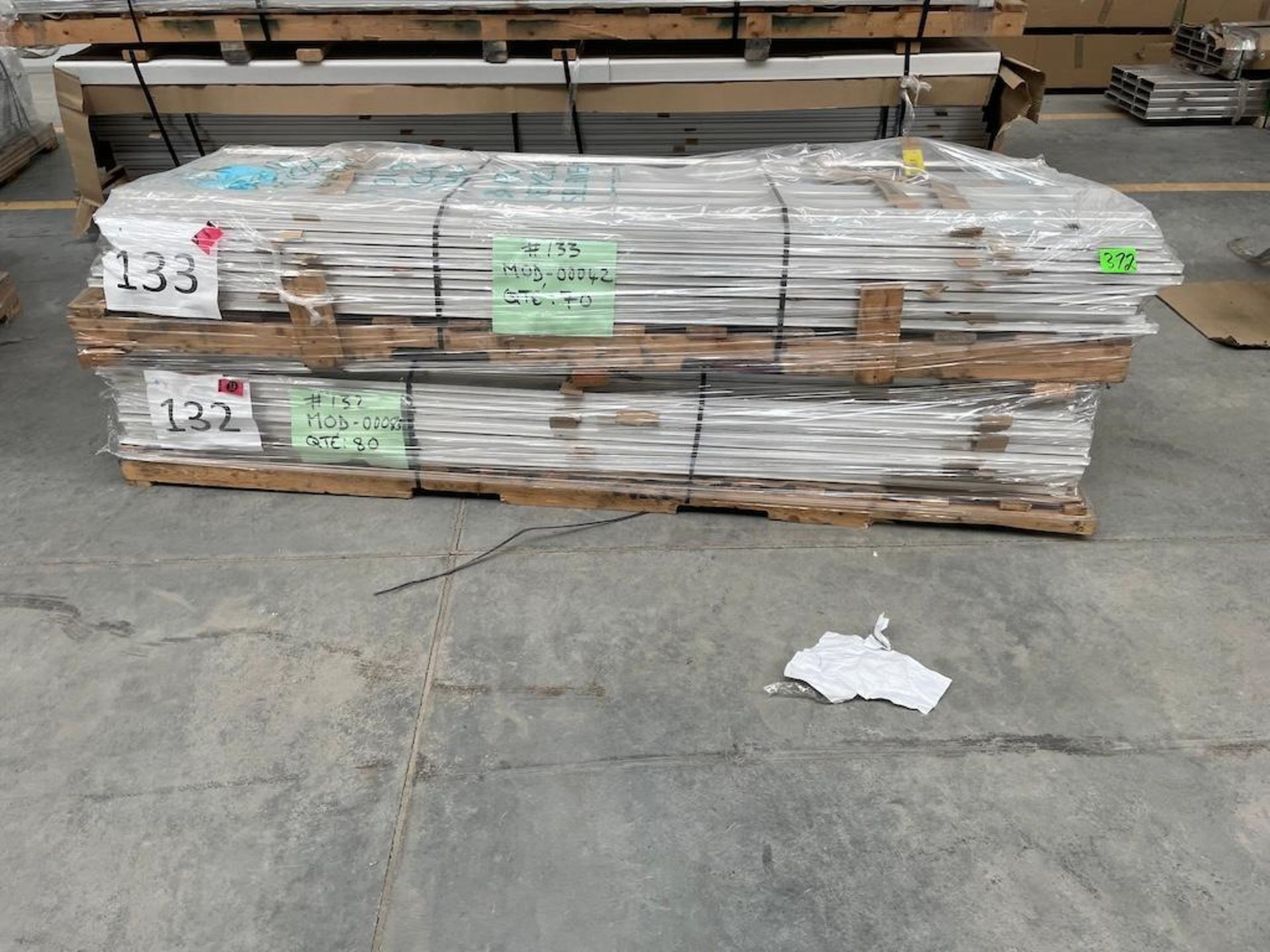 LOT (26) SKIDS ALUMINUM EXTRUSIONS, SOME SKIDS UP TO 470 KG AND 28 FT LONG [MATANE] *PLEASE NOTE, EX - Image 35 of 40