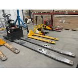CROWN ELECTRIC WALKIE, 8,000 LB CAPACITY, 1- FT FORKS, SN 6A268273 [TROIS RIVIERES]*PLEASE NOTE, EXC