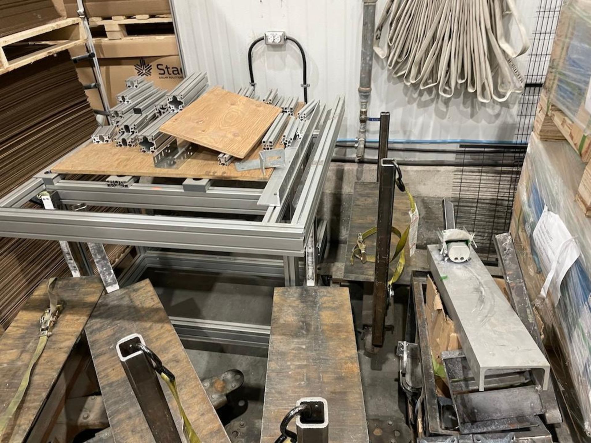 LOT: MITRE SAW, (3) POWERED MANDRELS, ASSORTED CARTS, FRAMES [TROIS RIVIERES]*PLEASE NOTE, EXCLUSIVE - Image 4 of 10