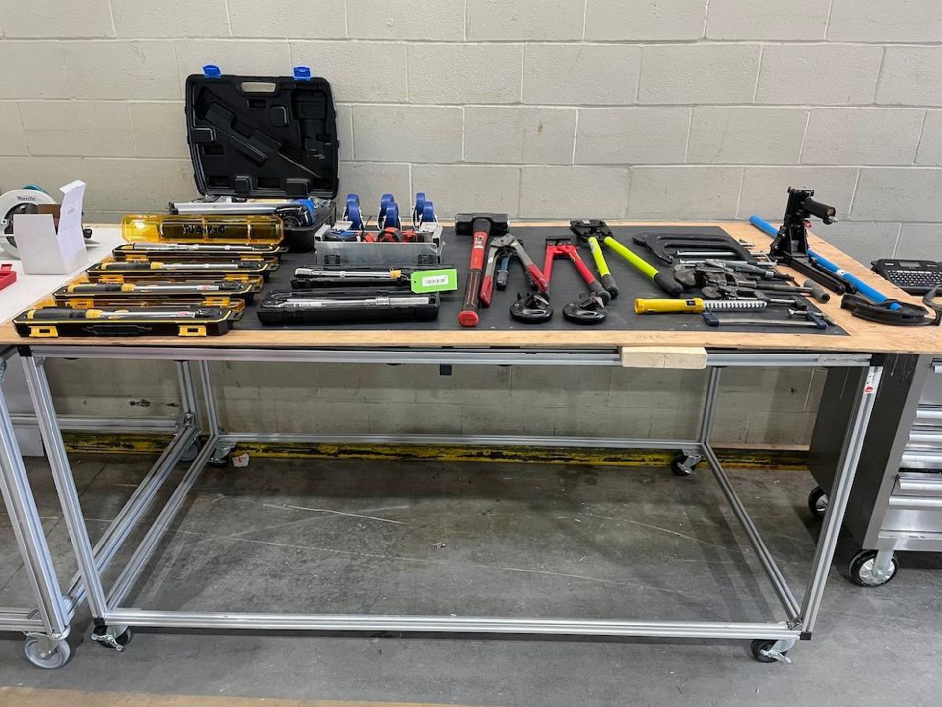 LOT: ASSORTED TOOLS, TORQUE WRENCHES, NAIL GUN, CASTERS [TROIS RIVIERES] *PLEASE NOTE, EXCLUSIVE RIG