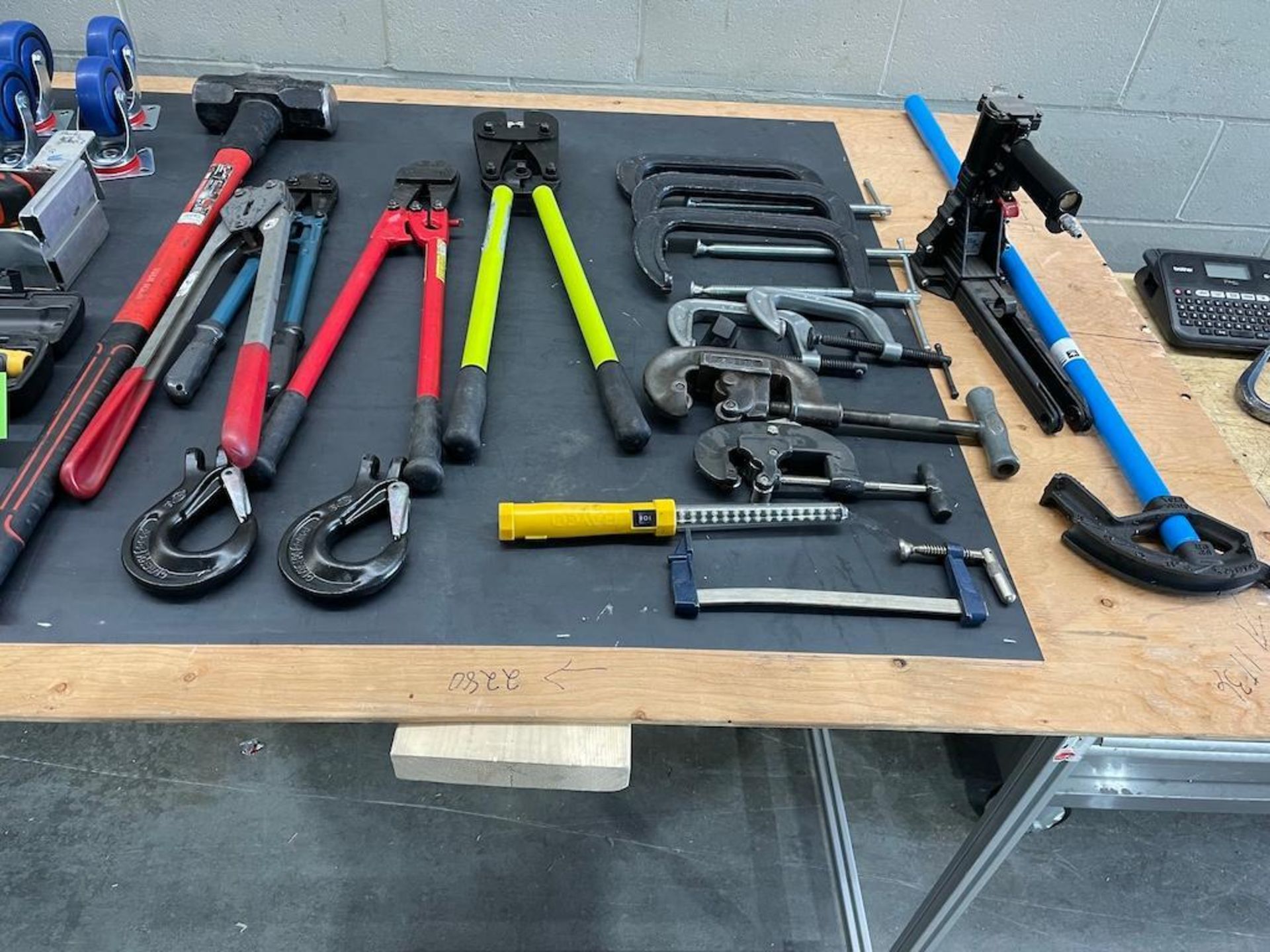 LOT: ASSORTED TOOLS, TORQUE WRENCHES, NAIL GUN, CASTERS [TROIS RIVIERES] *PLEASE NOTE, EXCLUSIVE RIG - Image 3 of 3