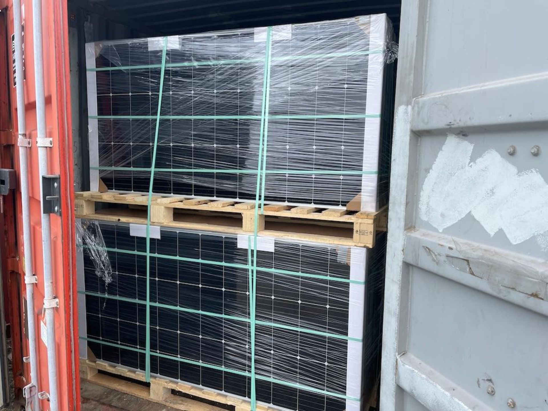 LOT OF APPROX 6,075 UNITS 370W SOLAR PANELS, INCLUDING: APPROX 5,760 UNITS IN SEA CONTAINERS (APPROX - Image 34 of 40