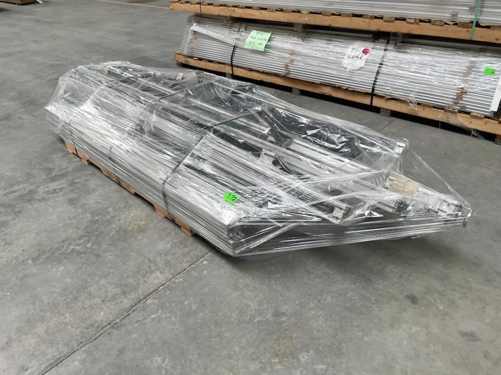 LOT (26) SKIDS ALUMINUM EXTRUSIONS, SOME SKIDS UP TO 470 KG AND 28 FT LONG [MATANE] *PLEASE NOTE, EX - Image 10 of 40
