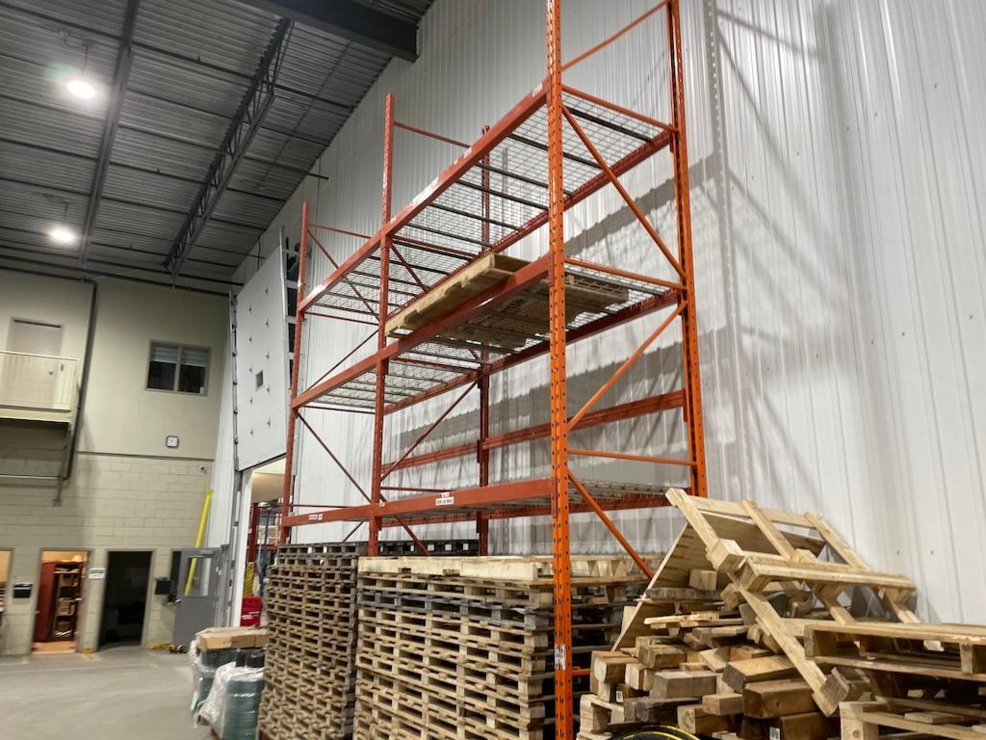 LOT ASSORTED ADJUSTABLE PALLET RACKING THROUGHOUT, APPROXIMATELY 47 SECTIONS [TROIS RIVIERES]*PLEASE - Image 5 of 16