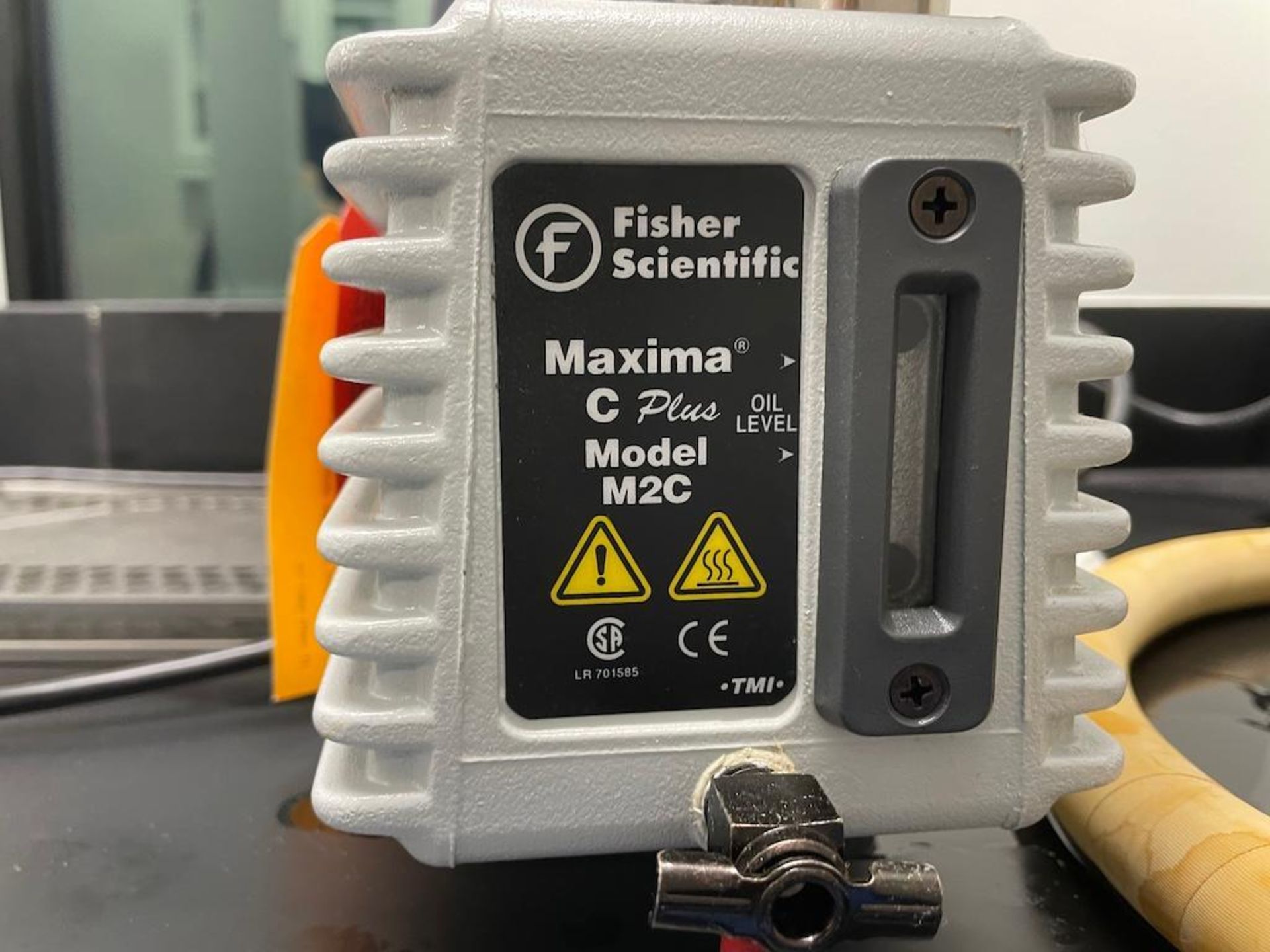 FISHER SCIENTIFIC VACUUM PUMP MODEL MAXIMA C PLUS M2C [R&D LAB] - Image 2 of 2