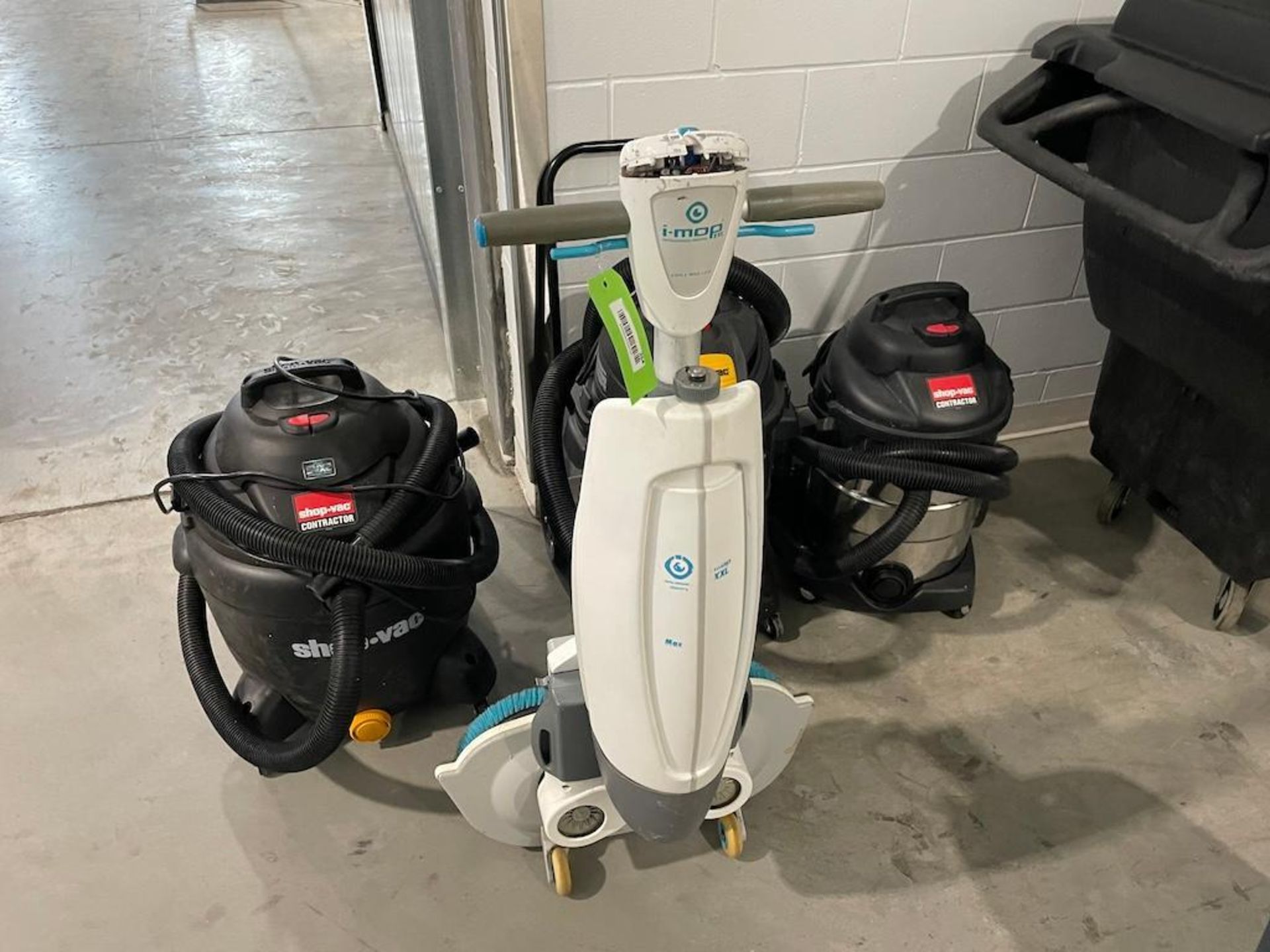 IMOP XXL FLOOR CLEANER (HANDLE DAMAGED), (3) VACUUM MACHINES [1ST FL LOADING DOCK]