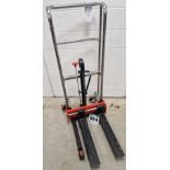 One LOMART 400Kg capacity Manual Hydraulic Pallet Stacker (does not pump up) for Spares/Repair
