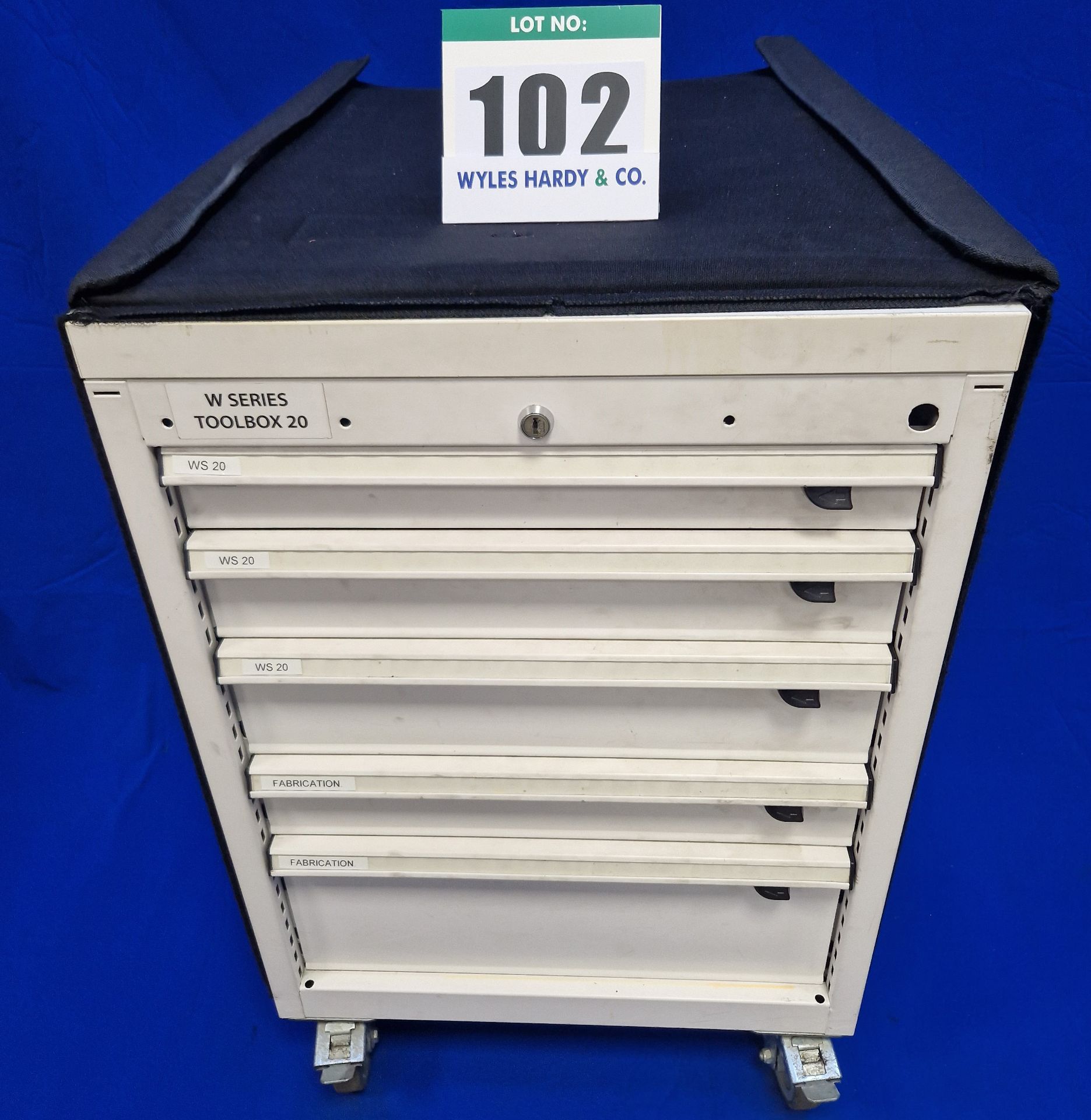 One FAMI 5-Drawer Castor mounted Mechanics Tool Chest with Tailored Soft Transportation Cover