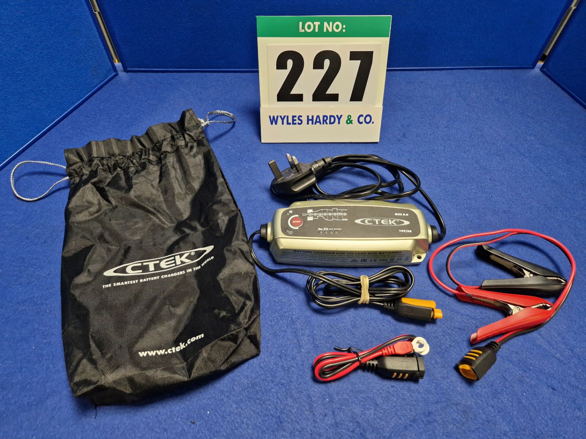 One CTEK Model MXS 5.0 12V 5A Battery Charger/Conditioner with Crocodile Clip Connector Lead and