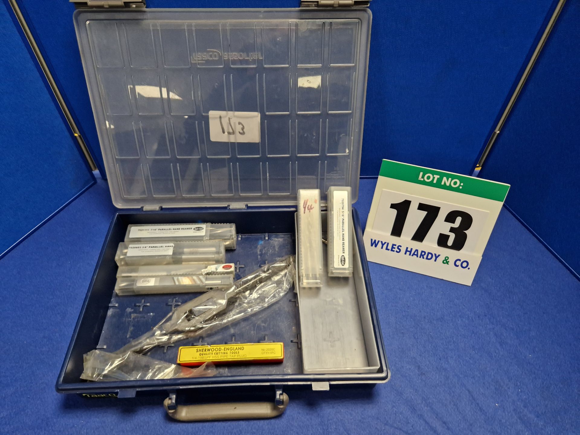 One Hand Reeming Set containing:- One Wrench with 5 x 7/16 inch Reems, 4 x 3/8 inch Reems, 3 x 5/