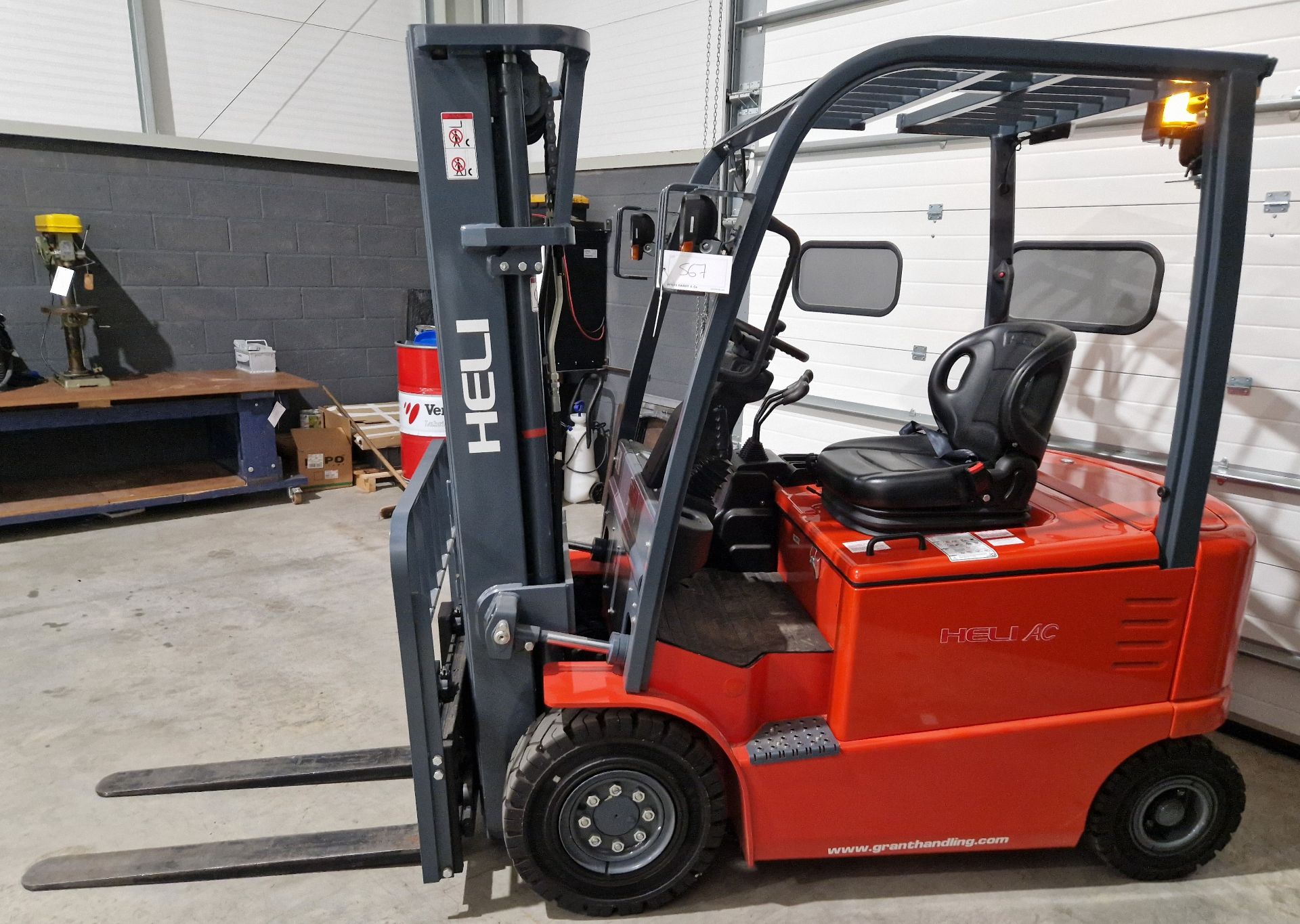 One HELI Model FB25G 2500Kg capacity Battery Electric Ride-On Counterbalance Forklift Truck, - Image 3 of 6