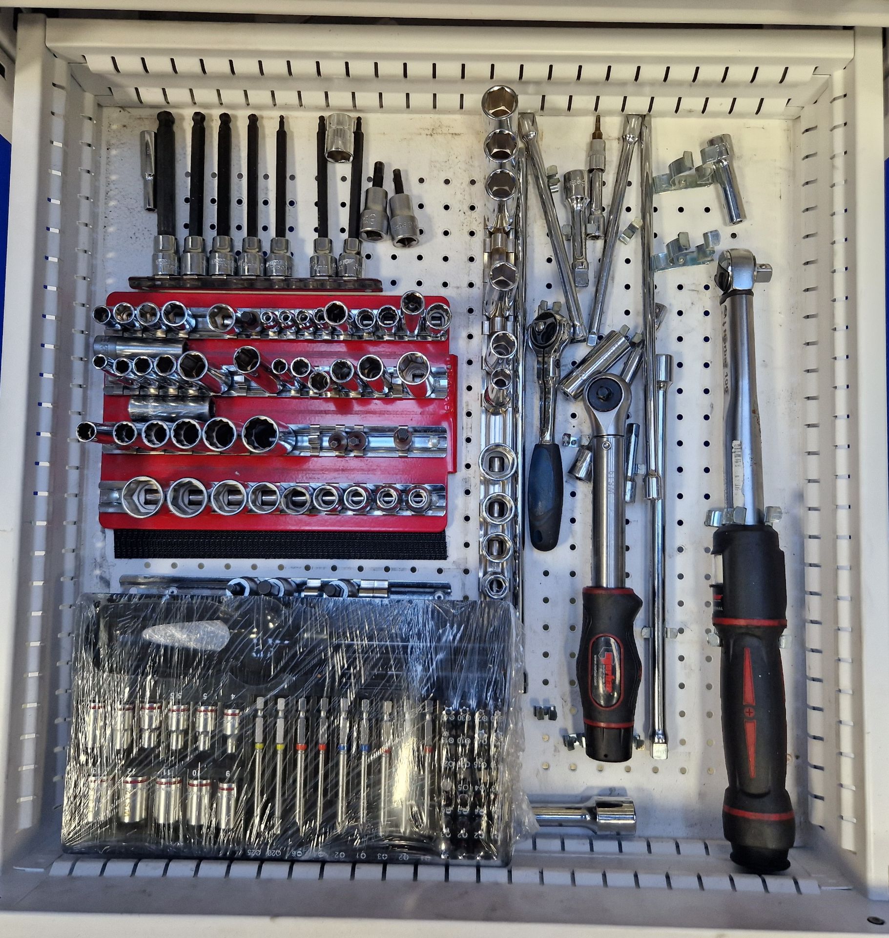 One FAMI 6-Drawer Steel Castor mounted Mechanics Tool Chest with Tailored Soft Transportation - Image 7 of 7