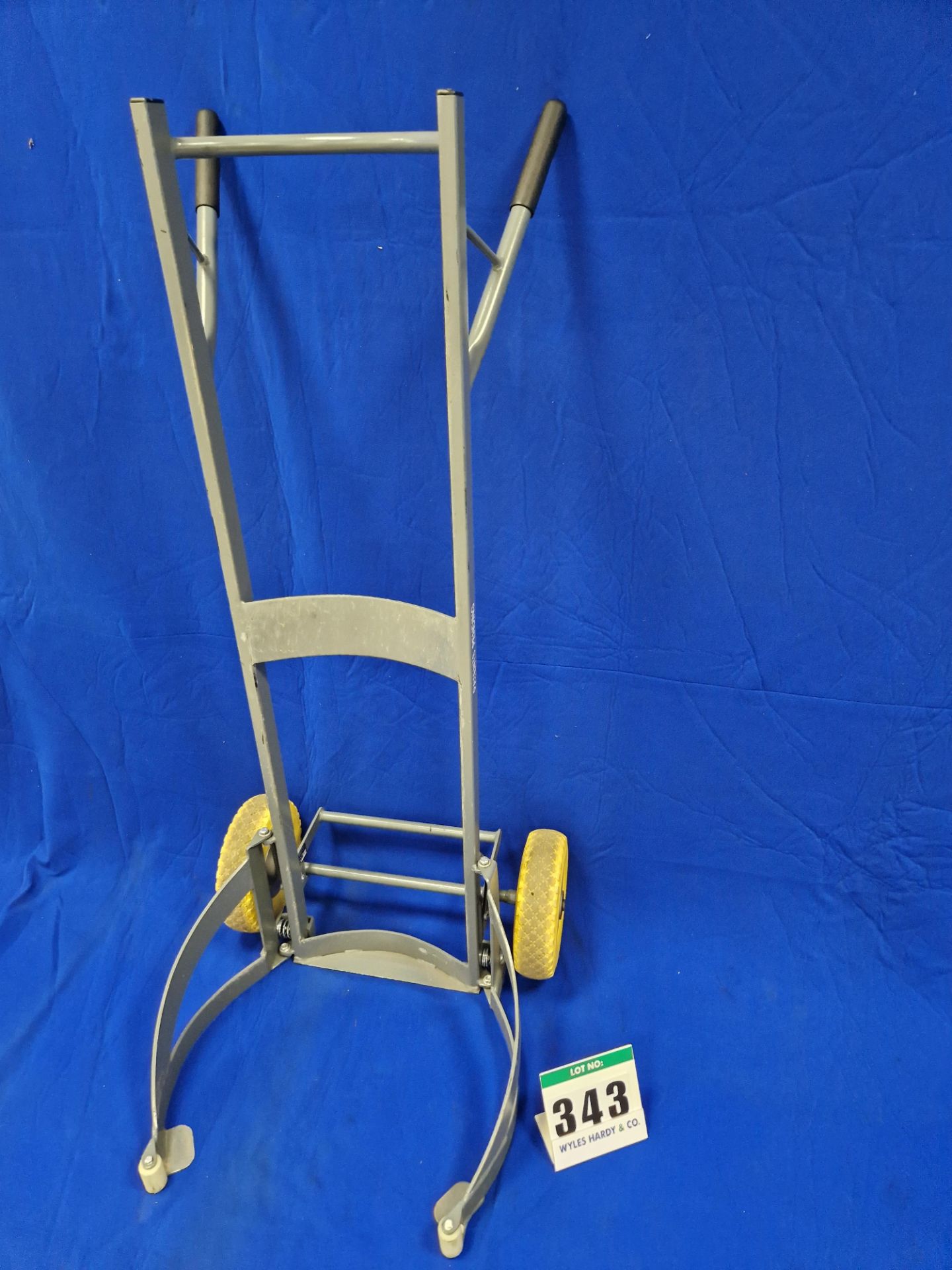 One WINNTECK SmartCart Tyre and Wheel Cart