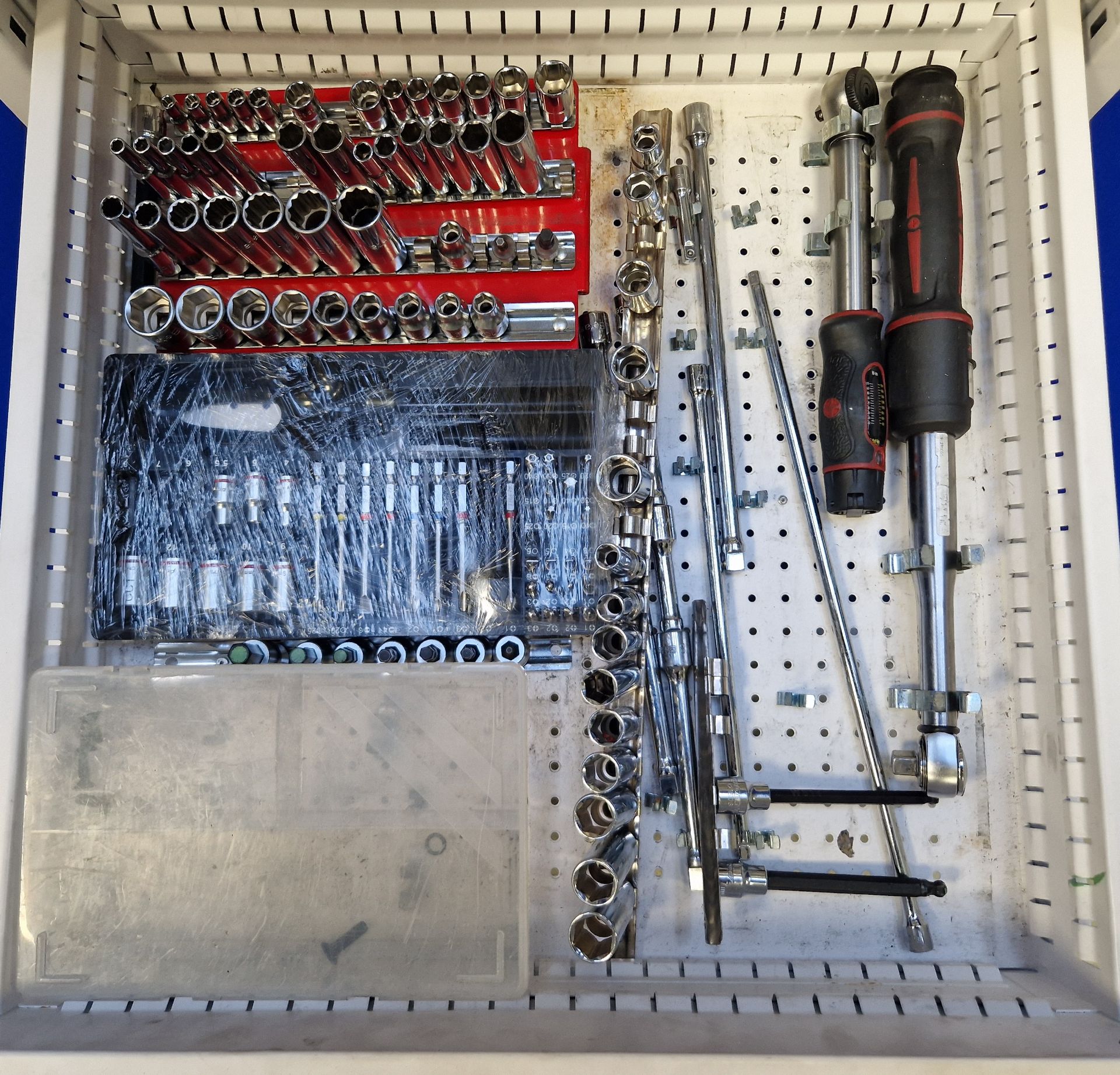 One FAMI 6-Drawer Steel Castor mounted Mechanics Tool Chest with Tailored Soft Transportation - Image 7 of 7