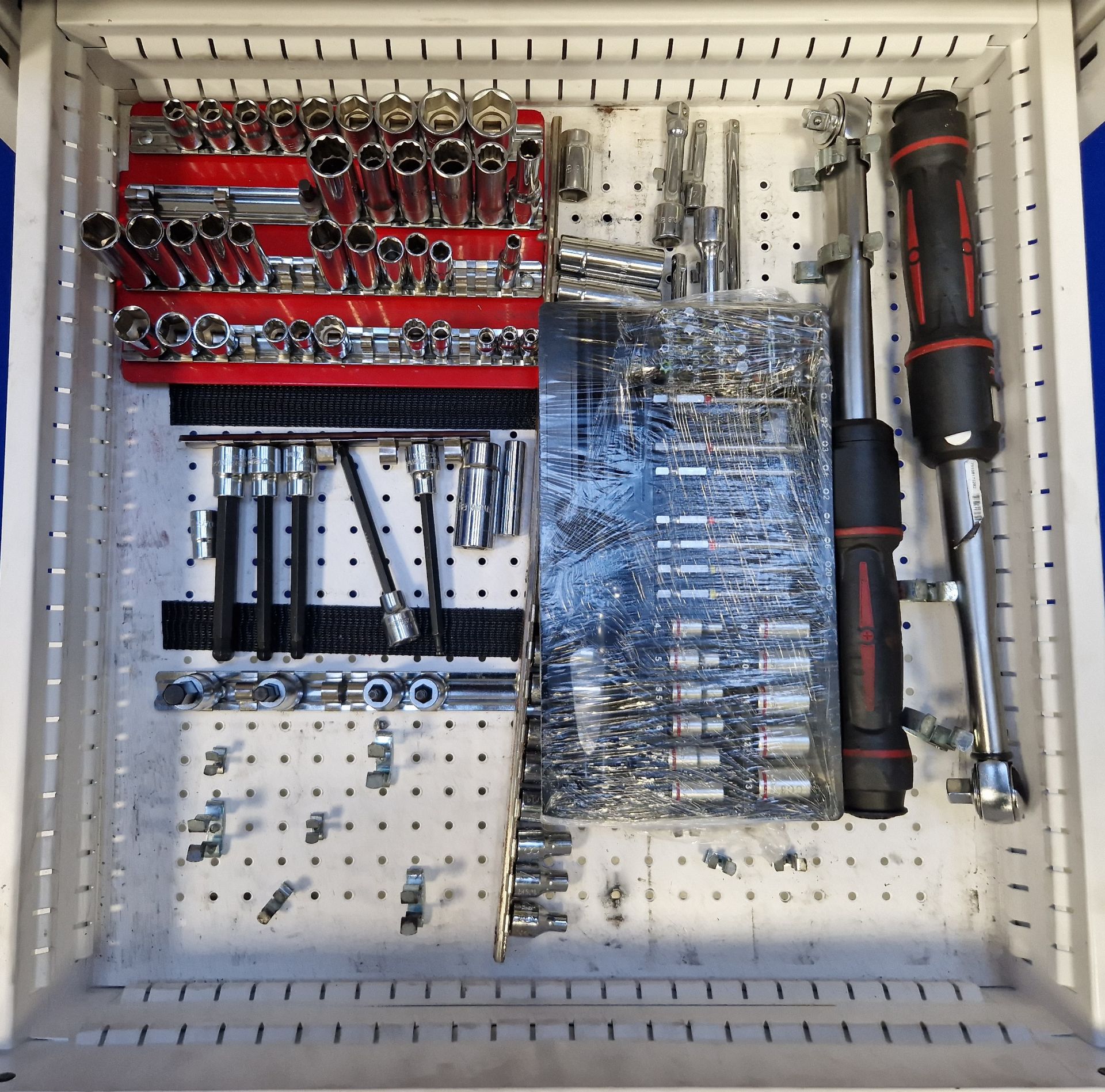 One FAMI 6-Drawer Steel Castor mounted Mechanics Tool Chest with Tailored Soft Transportation - Image 7 of 7