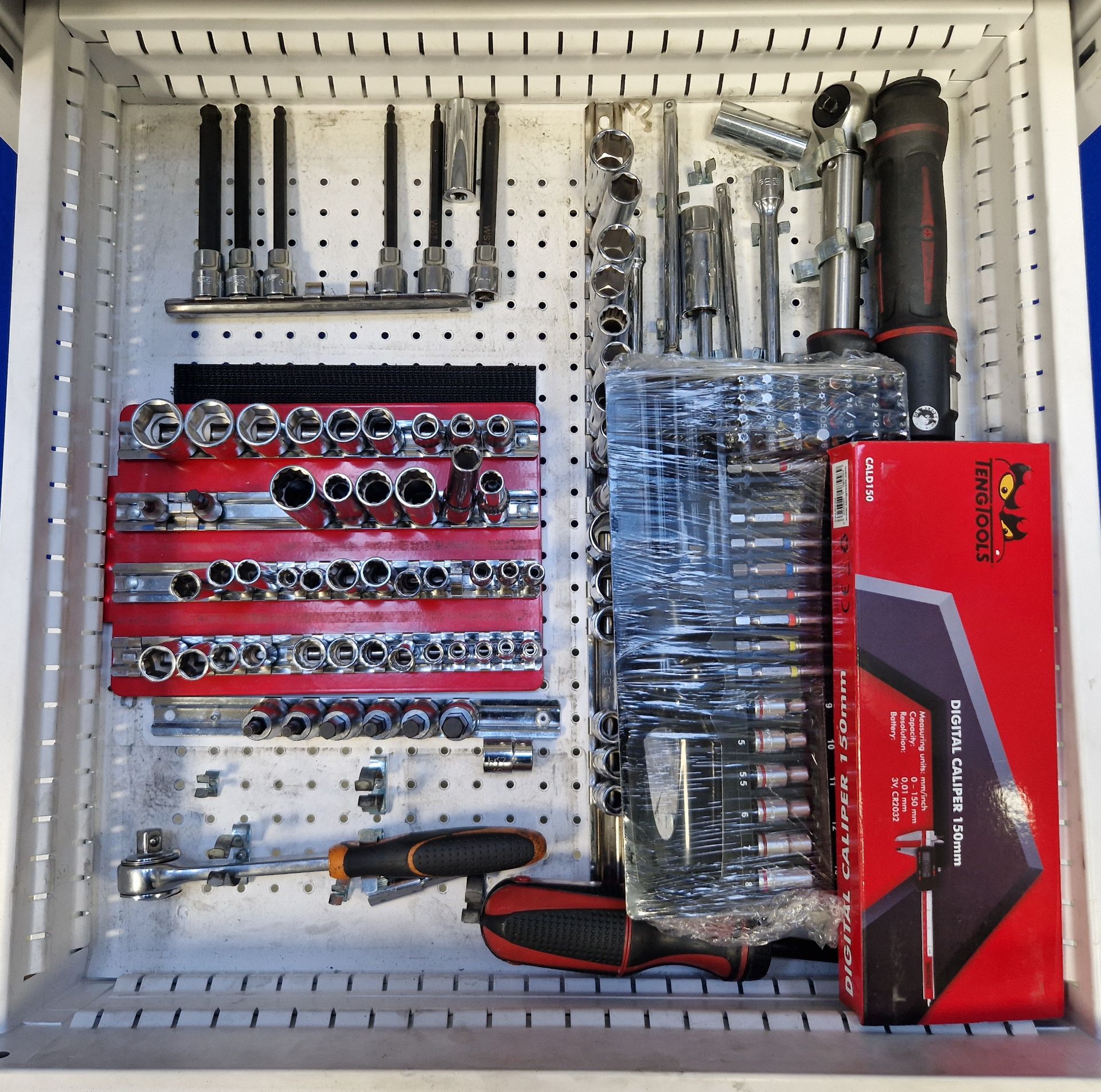 One FAMI 6-Drawer Steel Castor mounted Mechanics Tool Chest with Tailored Soft Transportation - Image 7 of 7